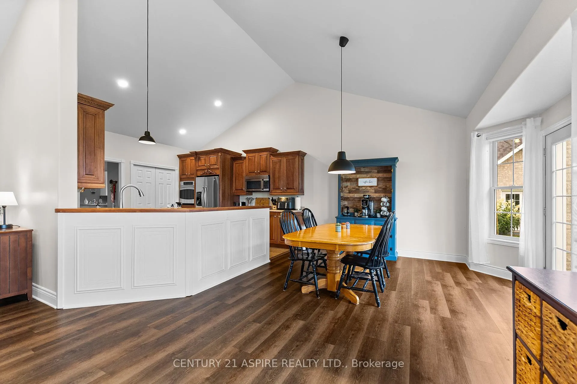 Photo 12 of 6969 60 Highway, North Algona Wilberforce, North Algona/Wilberforce Twp — HOMEH