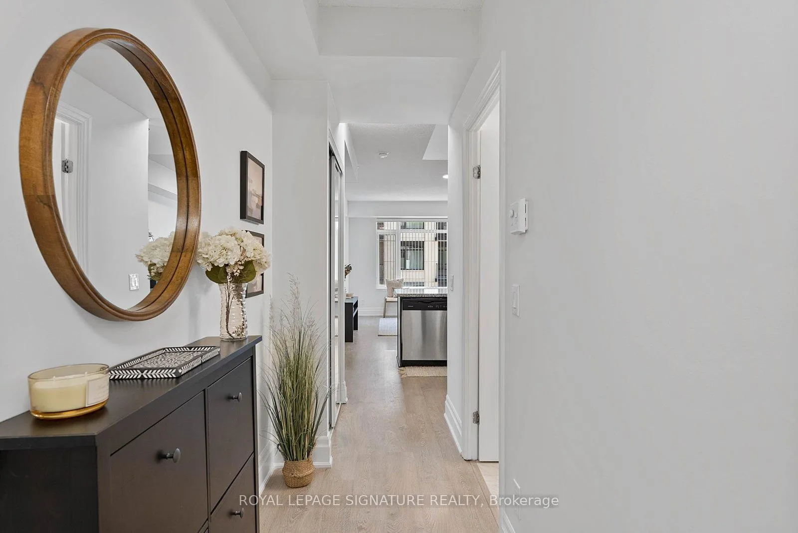Photo 4 of Unit 412, 131 Upper Duke Crescent, Markham, Unionville — HOMEH
