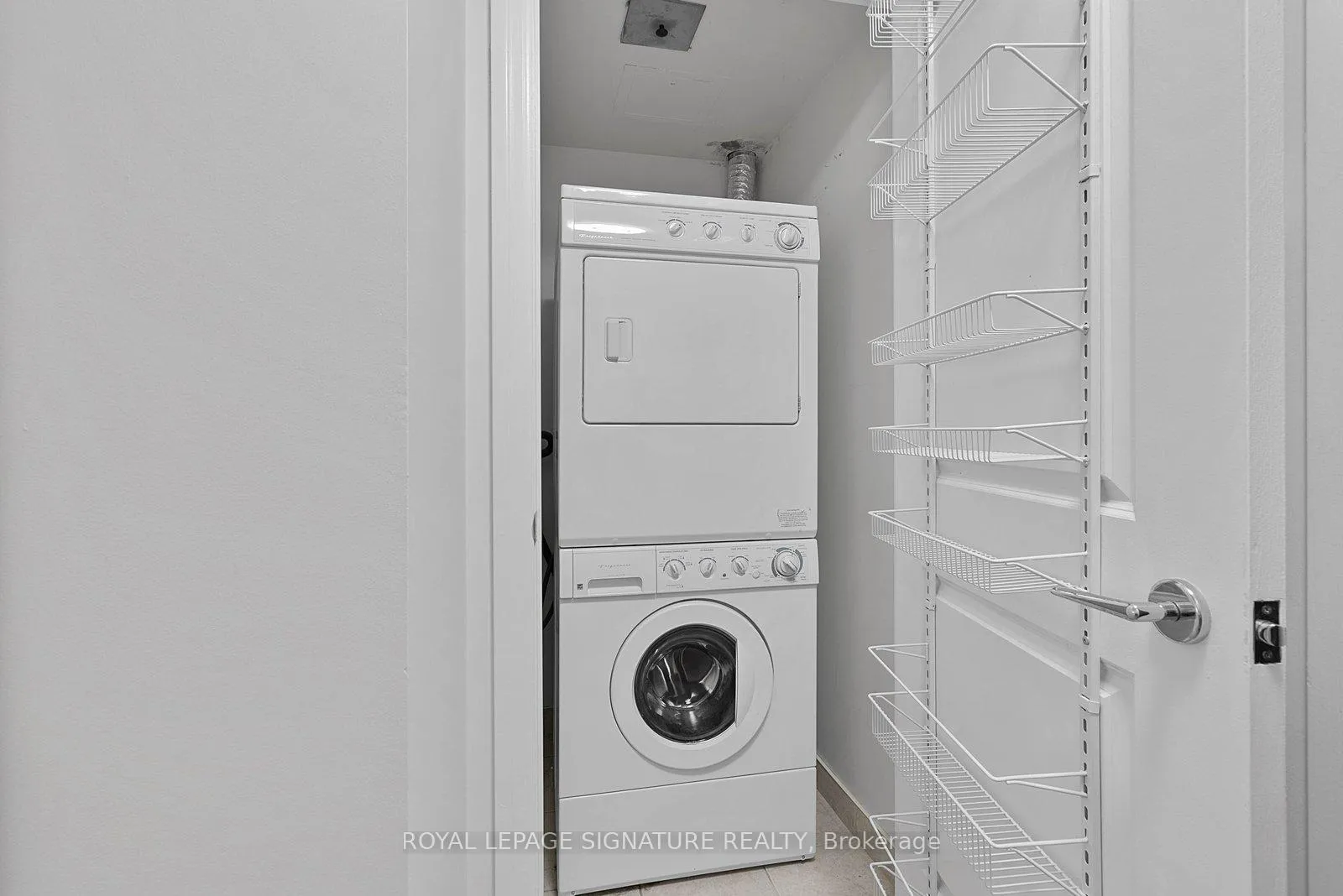 Photo 5 of Unit 412, 131 Upper Duke Crescent, Markham, Unionville — HOMEH