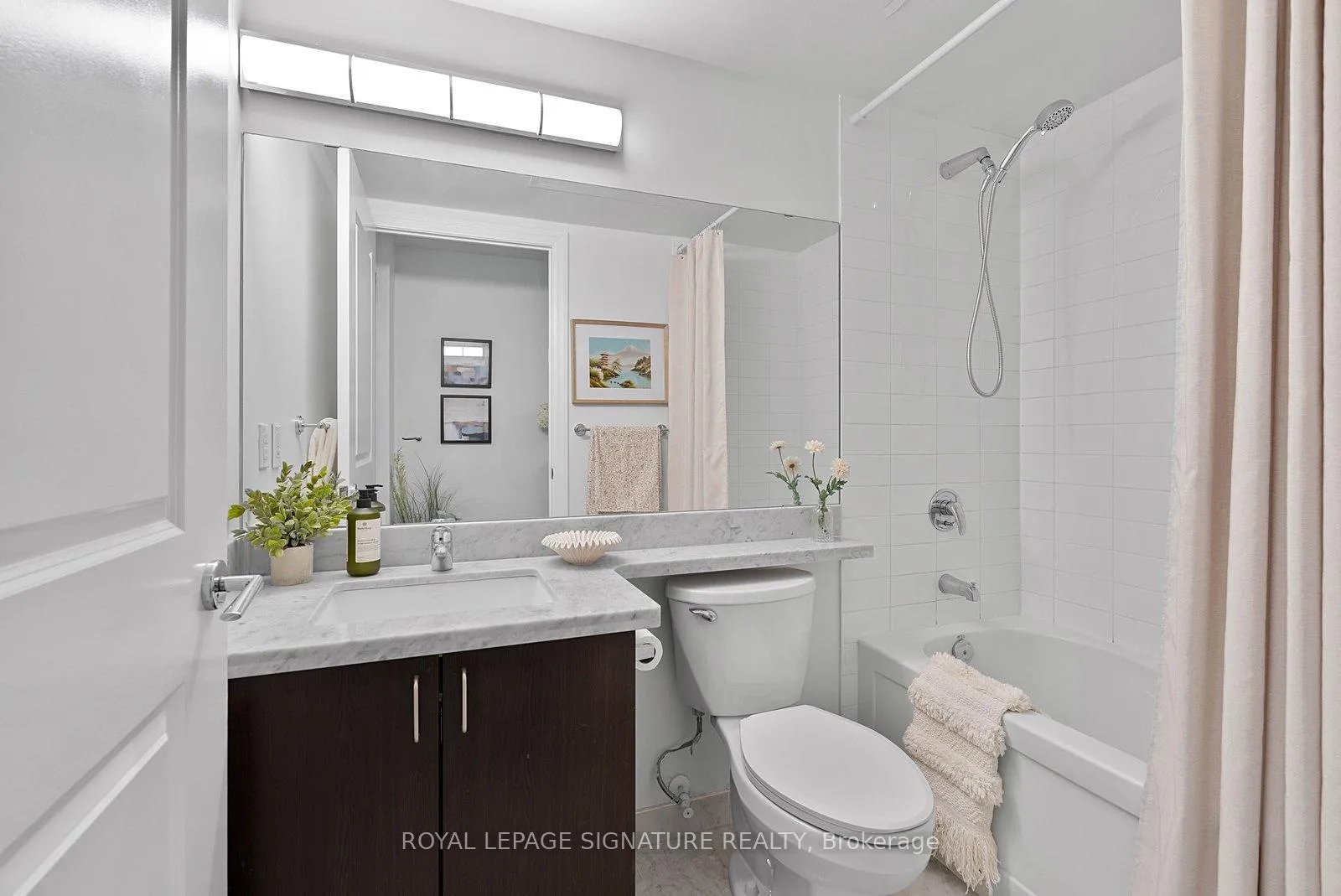 Photo 6 of Unit 412, 131 Upper Duke Crescent, Markham, Unionville — HOMEH