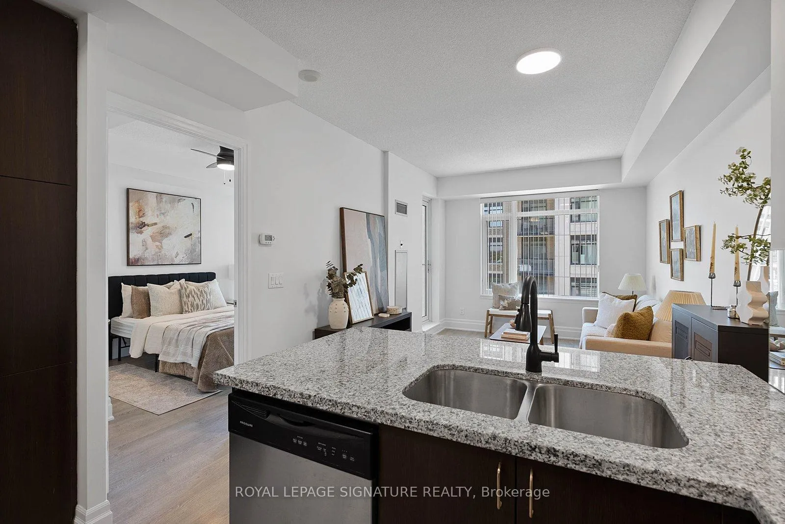 Photo 10 of Unit 412, 131 Upper Duke Crescent, Markham, Unionville — HOMEH