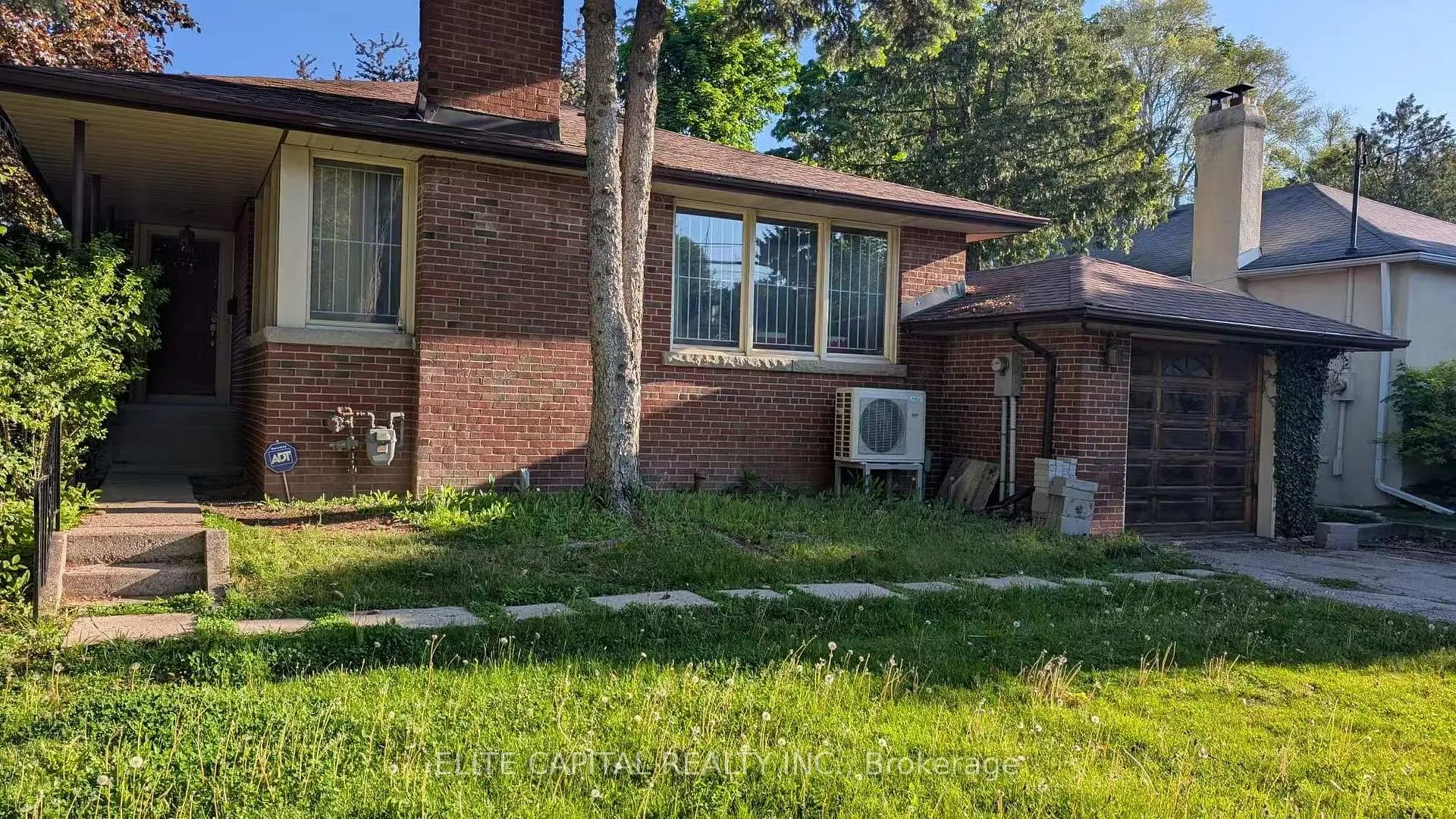 Front of 172 York Mills Road