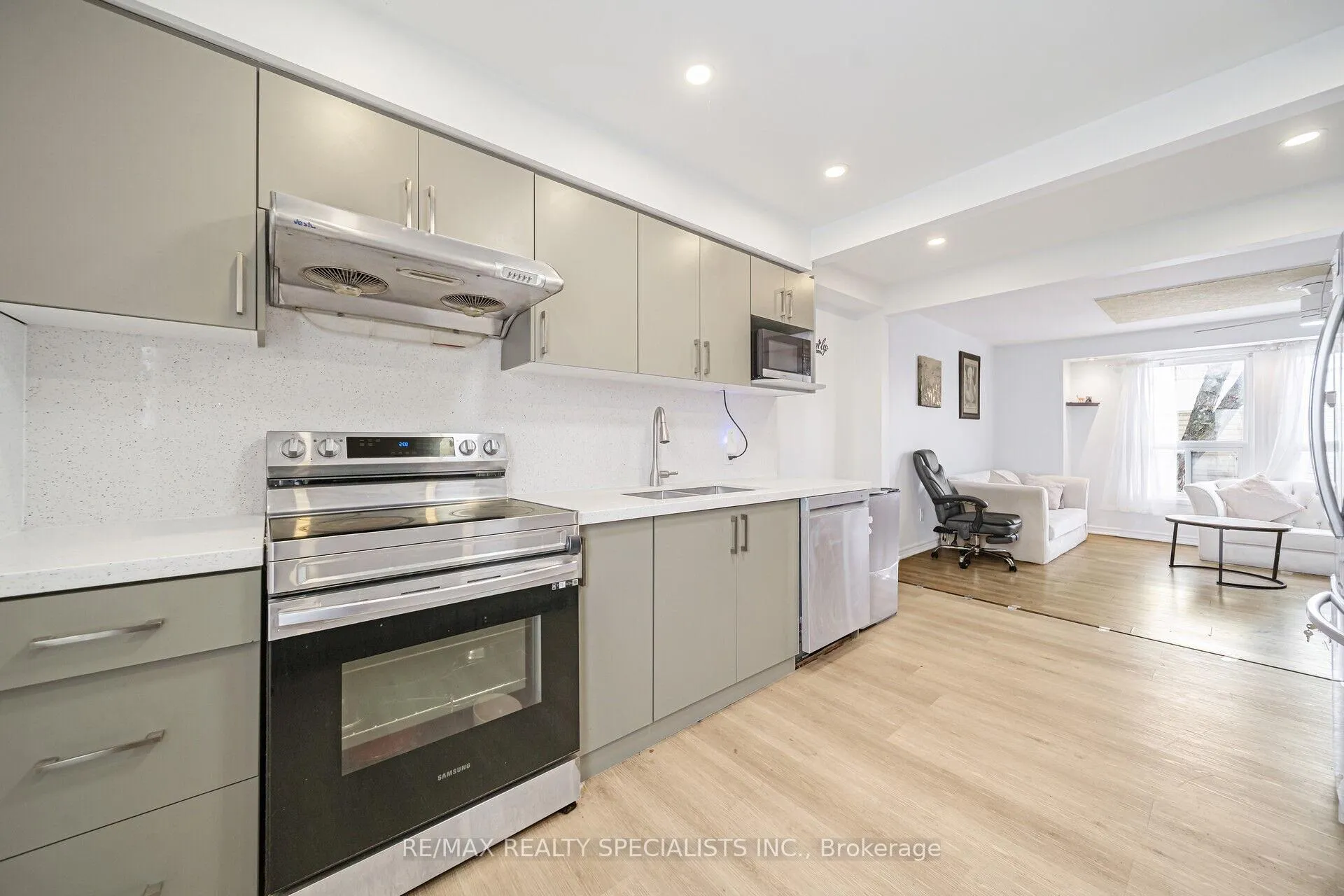 Photo 7 of 66 Enmount Drive, Brampton, Southgate — HOMEH