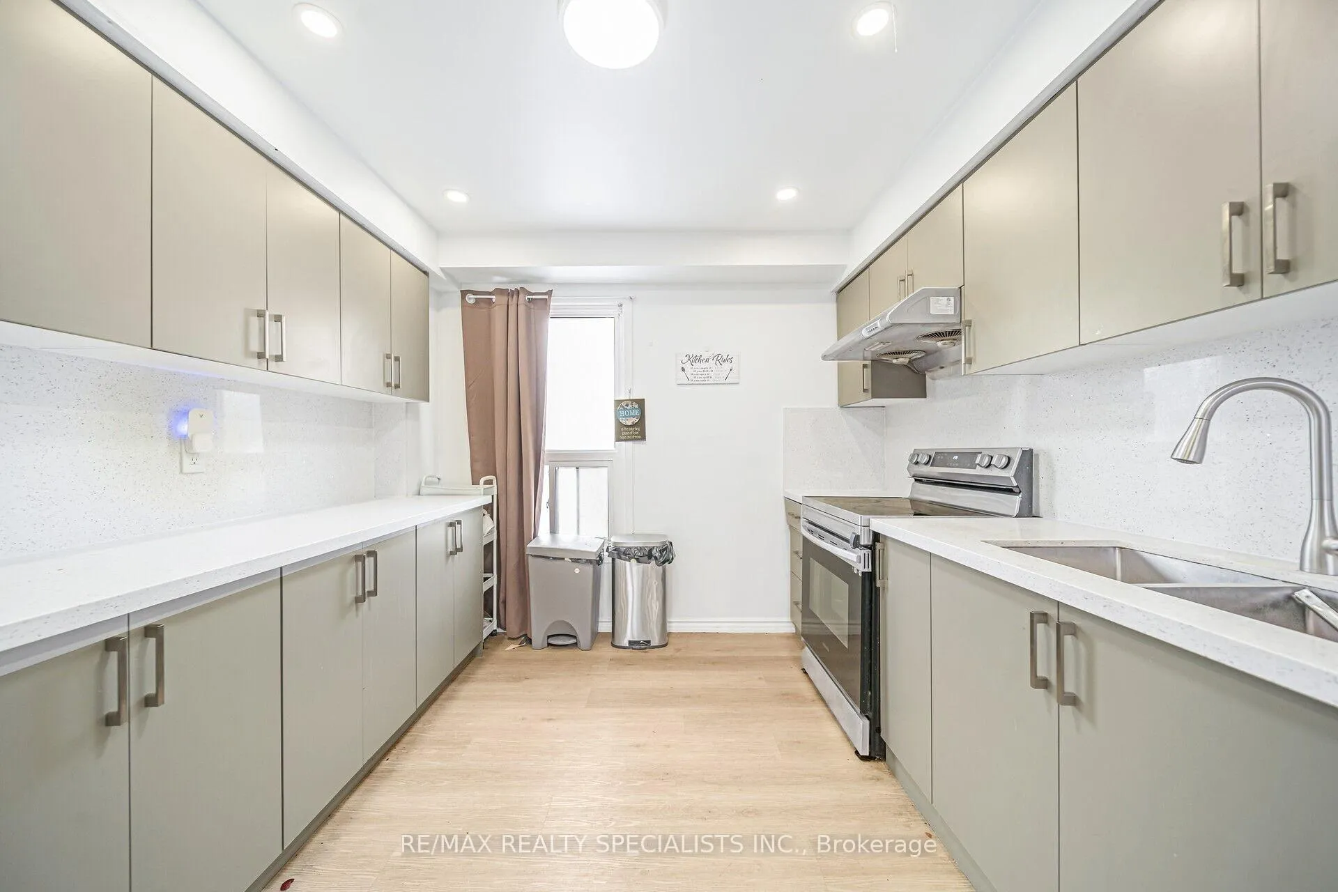 Photo 8 of 66 Enmount Drive, Brampton, Southgate — HOMEH