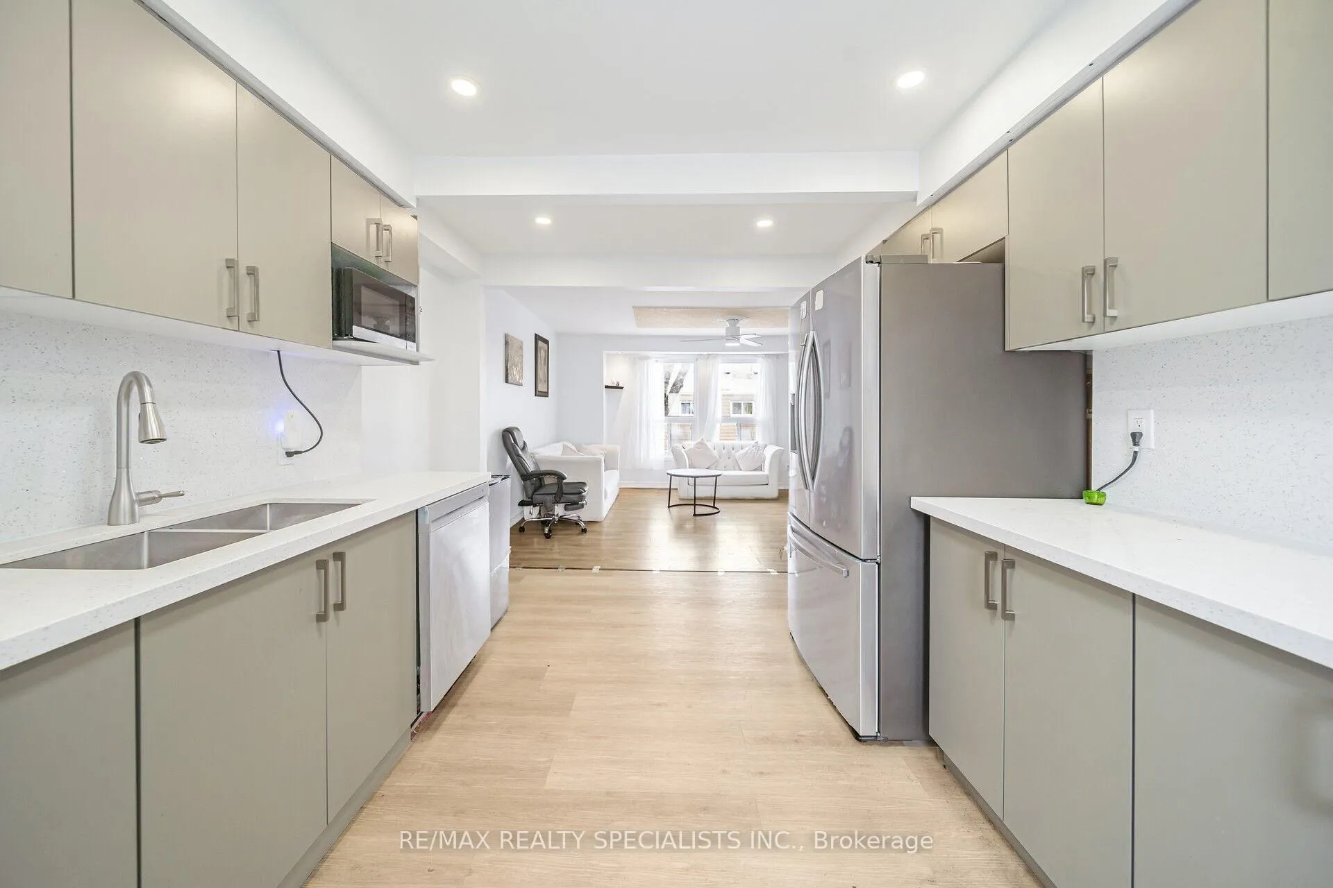 Photo 9 of 66 Enmount Drive, Brampton, Southgate — HOMEH