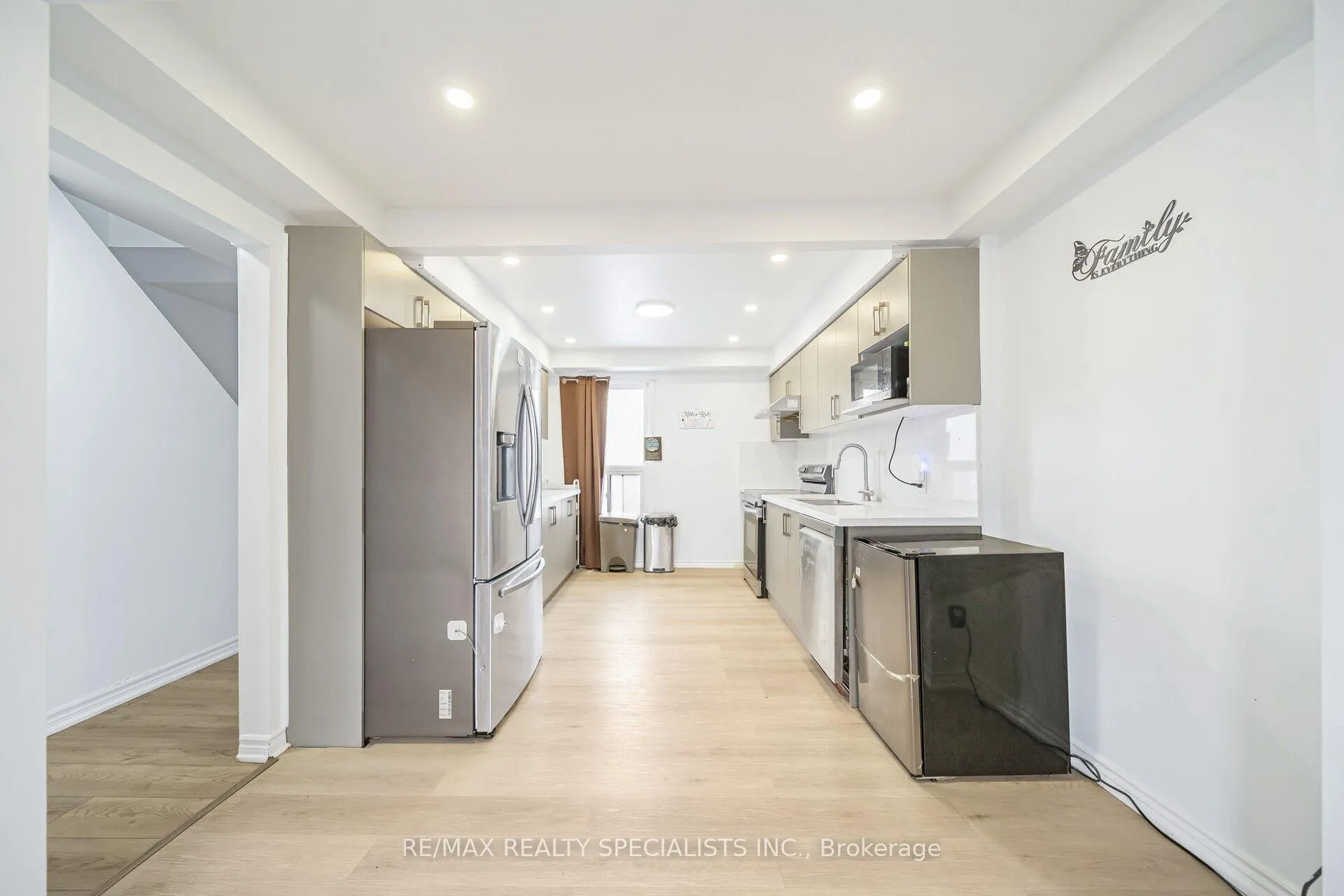 Photo 10 of 66 Enmount Drive, Brampton, Southgate — HOMEH