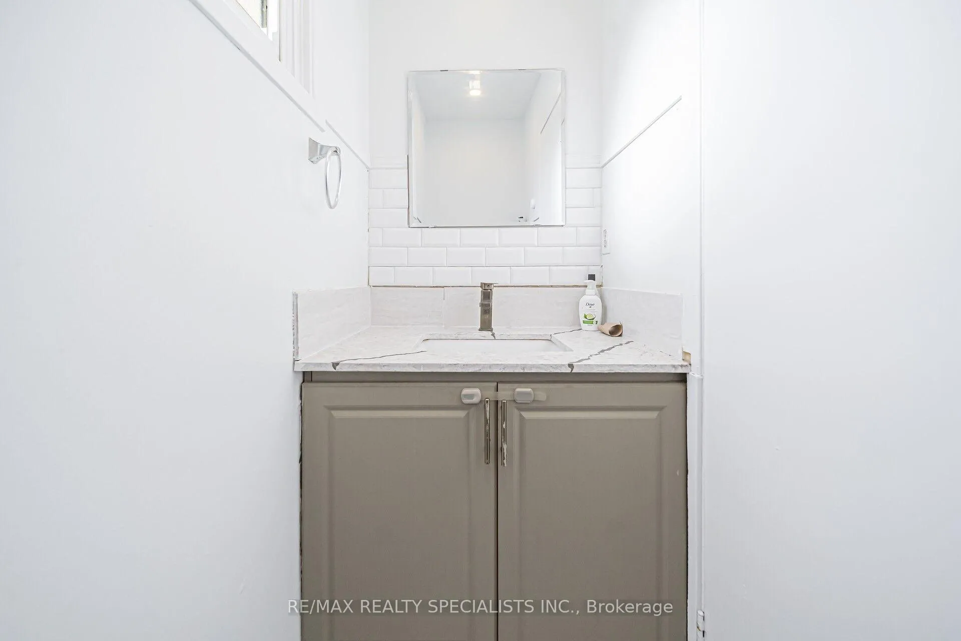 Photo 12 of 66 Enmount Drive, Brampton, Southgate — HOMEH