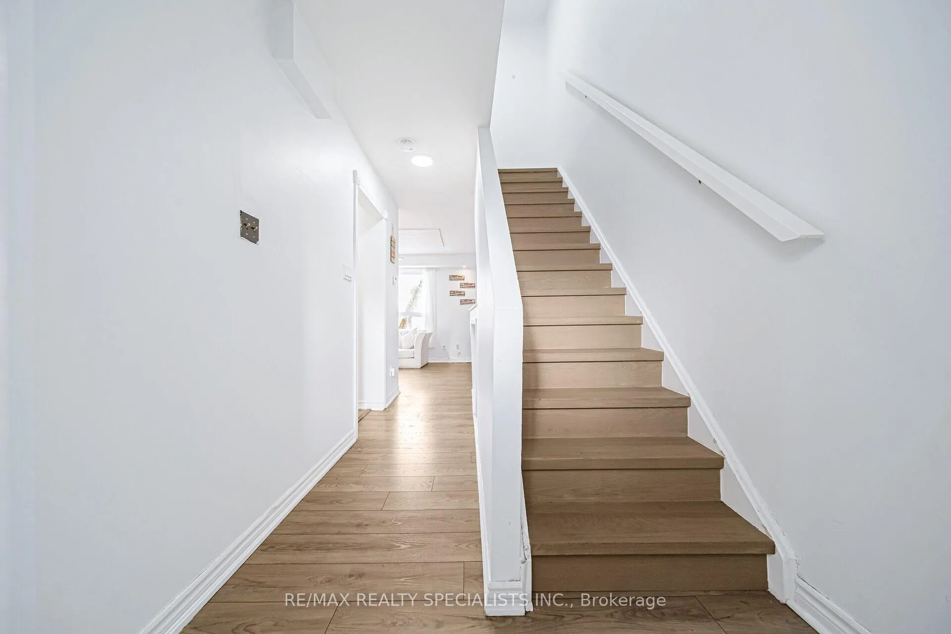 Photo 13 of 66 Enmount Drive, Brampton, Southgate — HOMEH