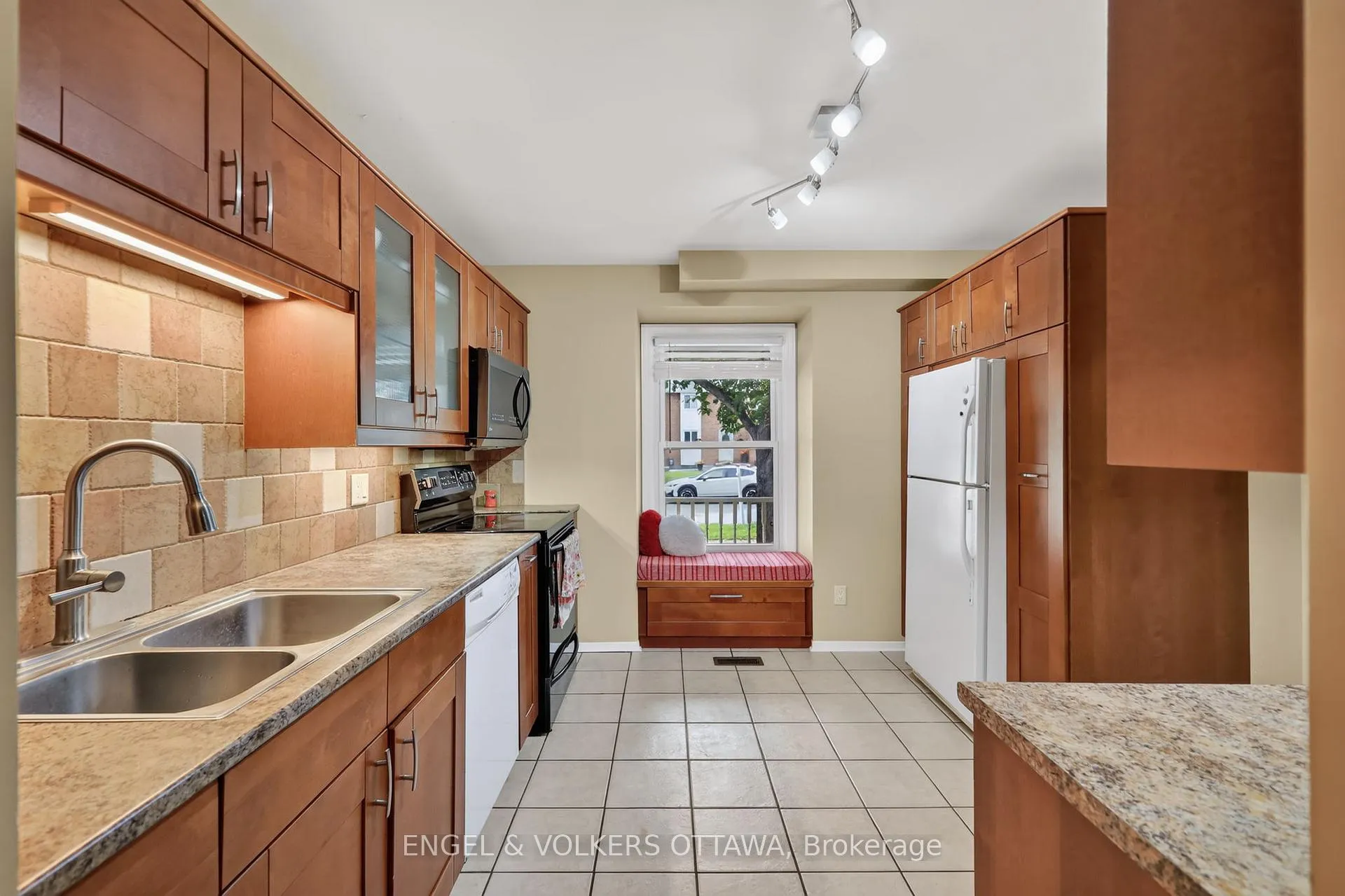 Photo 15 of 6269 Paddler Way, Ottawa, Hiawatha Park/Convent Glen — HOMEH