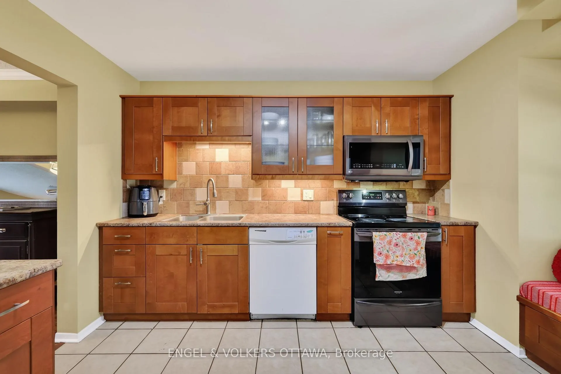 Photo 16 of 6269 Paddler Way, Ottawa, Hiawatha Park/Convent Glen — HOMEH