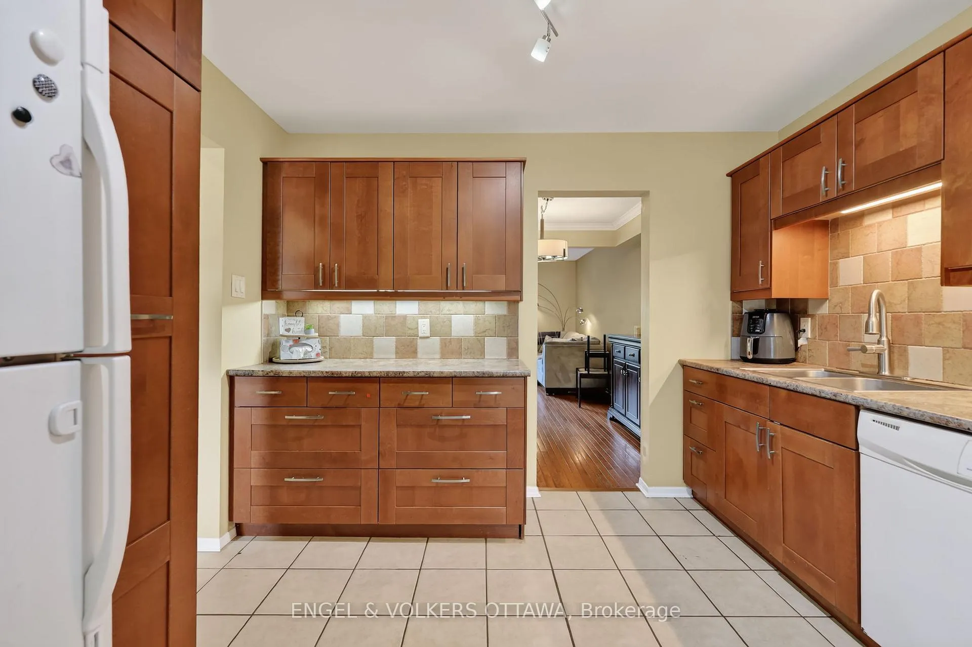 Photo 17 of 6269 Paddler Way, Ottawa, Hiawatha Park/Convent Glen — HOMEH