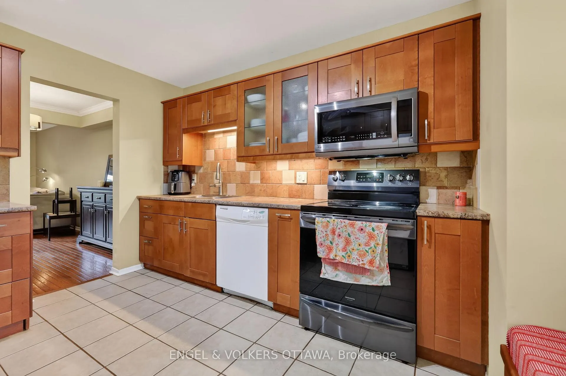 Photo 18 of 6269 Paddler Way, Ottawa, Hiawatha Park/Convent Glen — HOMEH