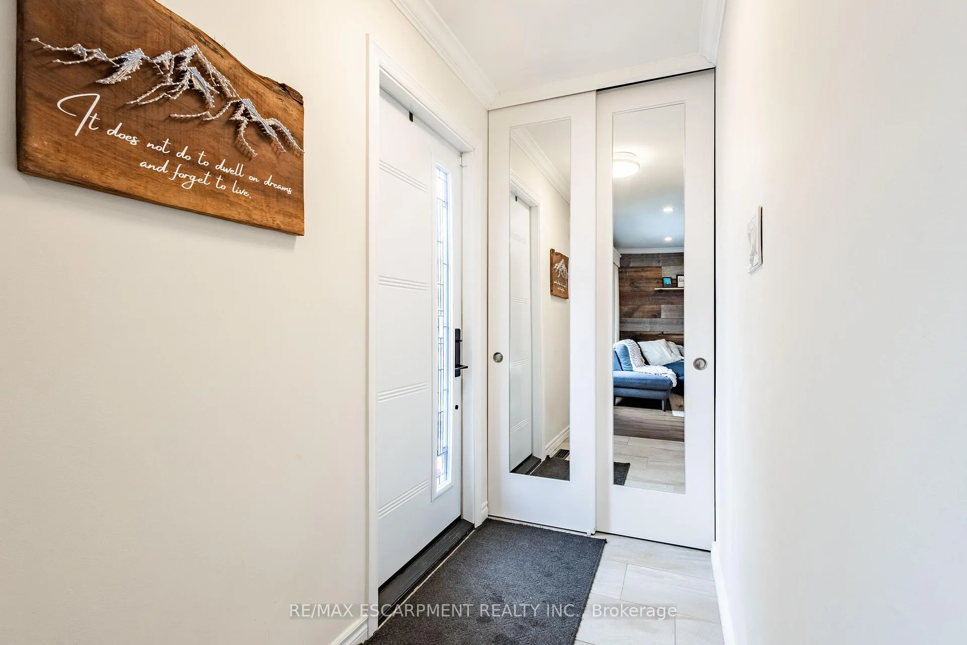 Photo 2 of 72 Athenia Drive, Hamilton, Stoney Creek Mountain — HOMEH