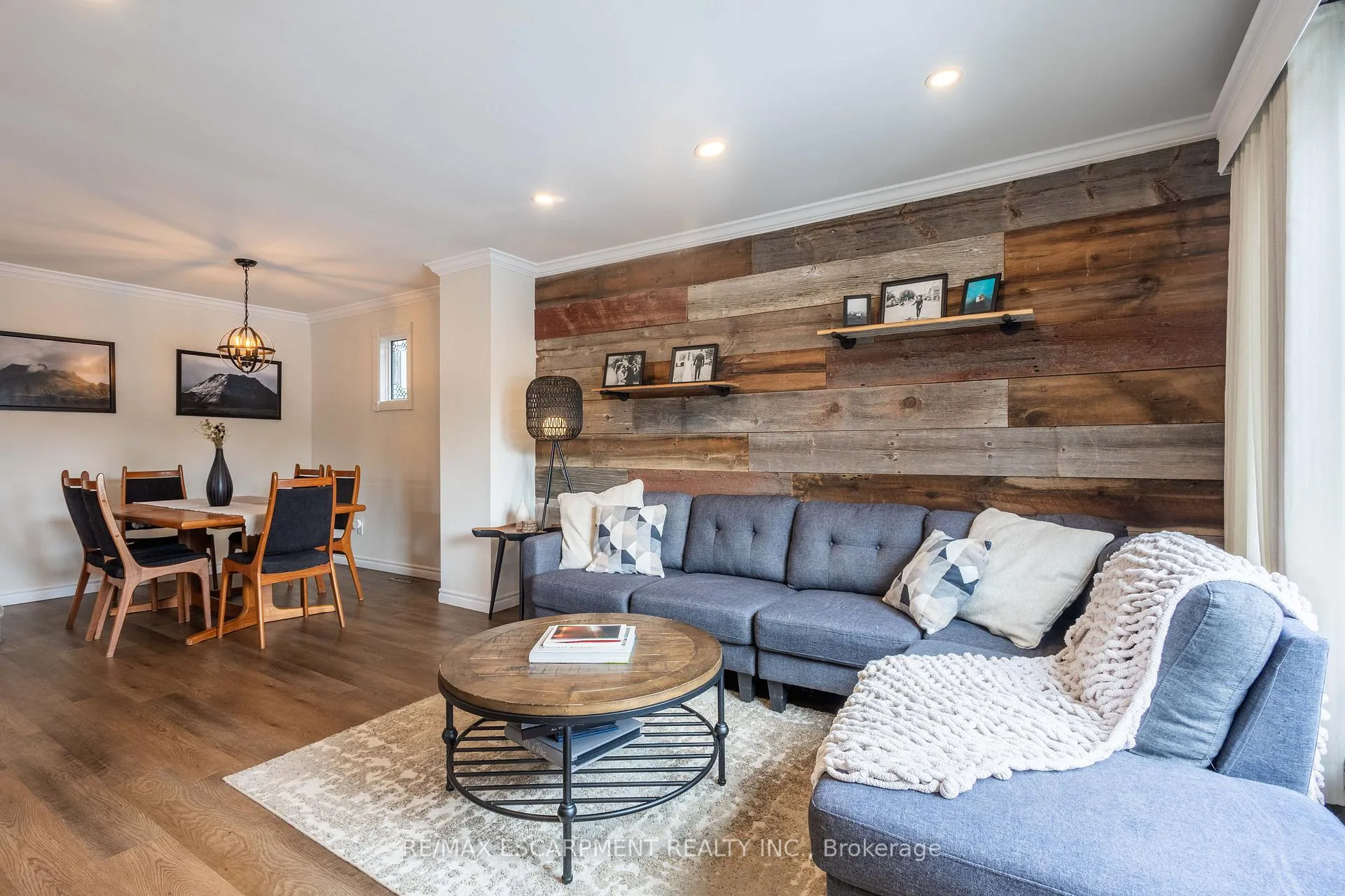 Photo 3 of 72 Athenia Drive, Hamilton, Stoney Creek Mountain — HOMEH
