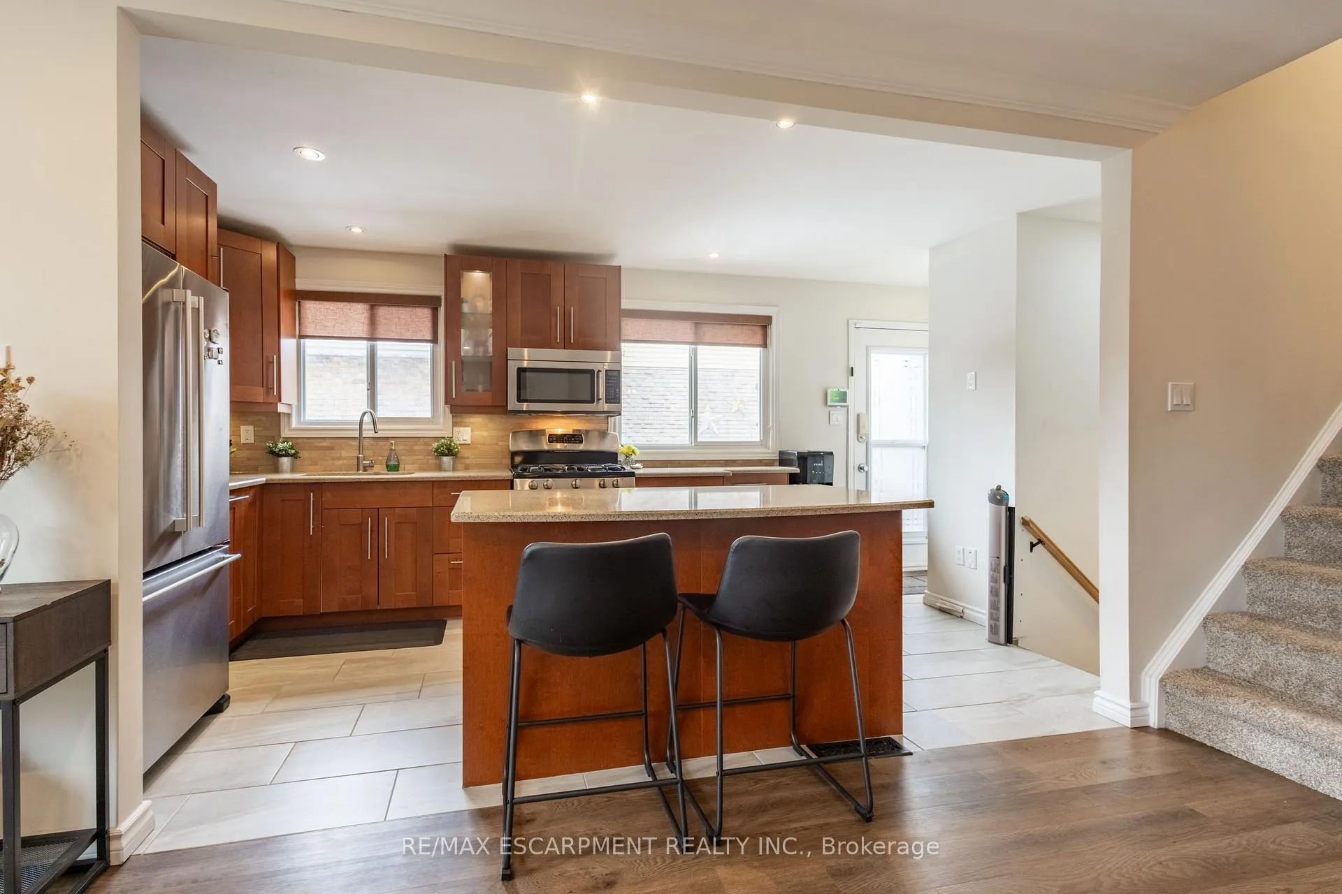 Photo 7 of 72 Athenia Drive, Hamilton, Stoney Creek Mountain — HOMEH