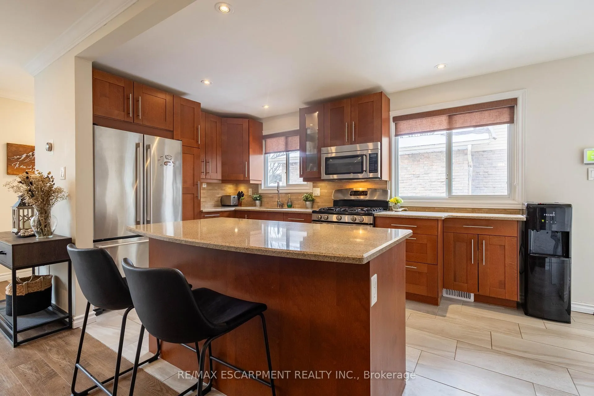 Photo 8 of 72 Athenia Drive, Hamilton, Stoney Creek Mountain — HOMEH