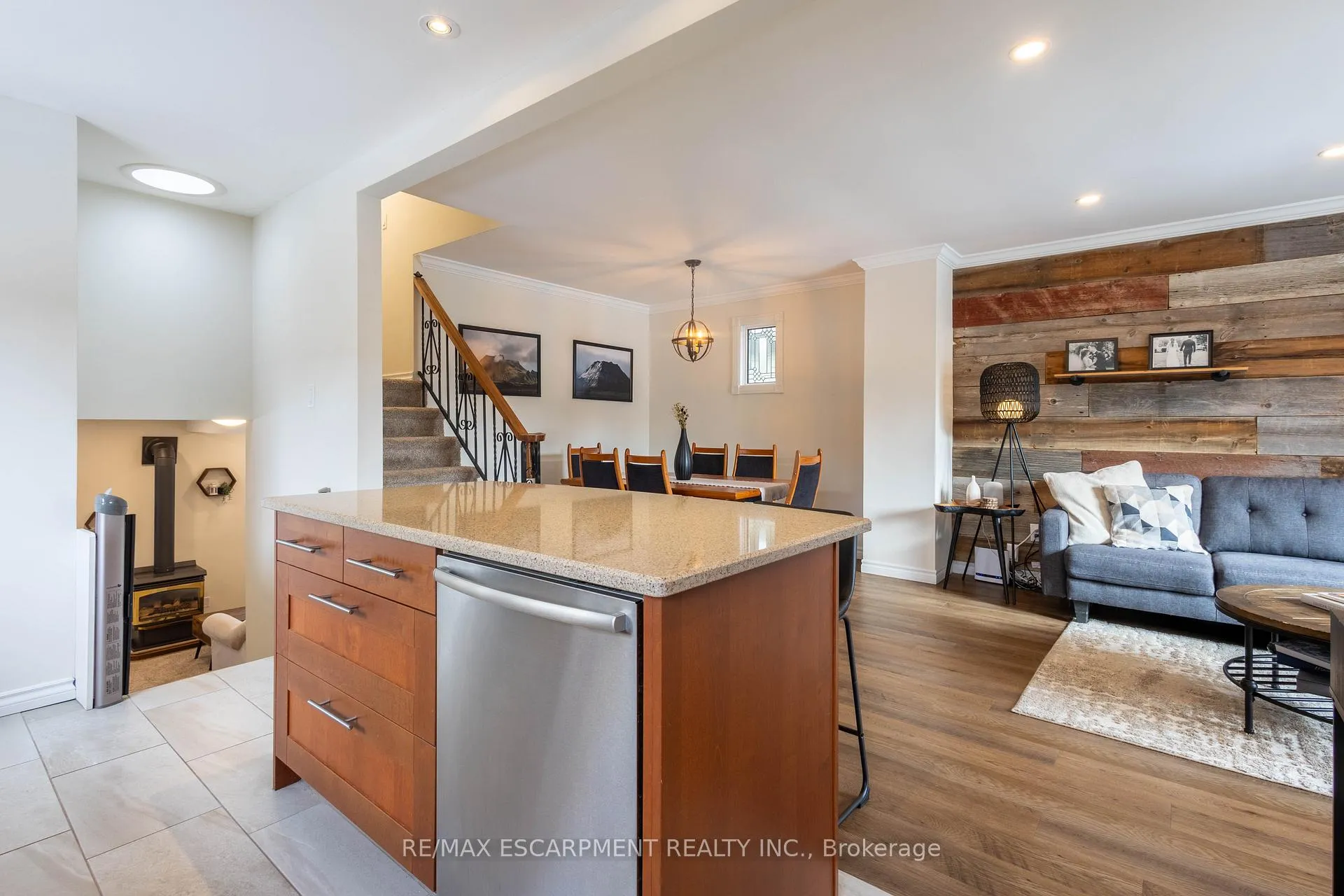 Photo 11 of 72 Athenia Drive, Hamilton, Stoney Creek Mountain — HOMEH