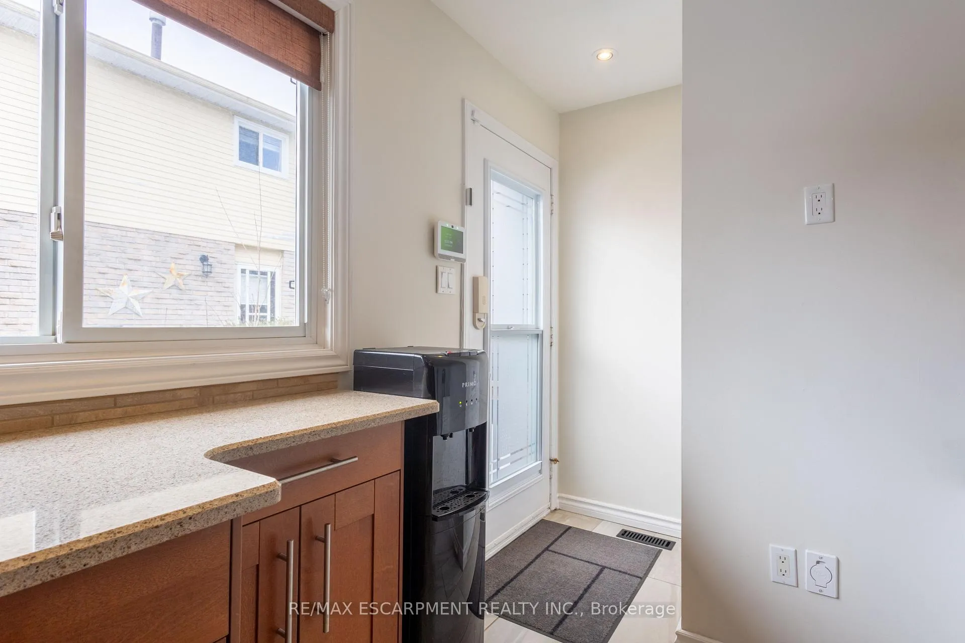 Photo 12 of 72 Athenia Drive, Hamilton, Stoney Creek Mountain — HOMEH