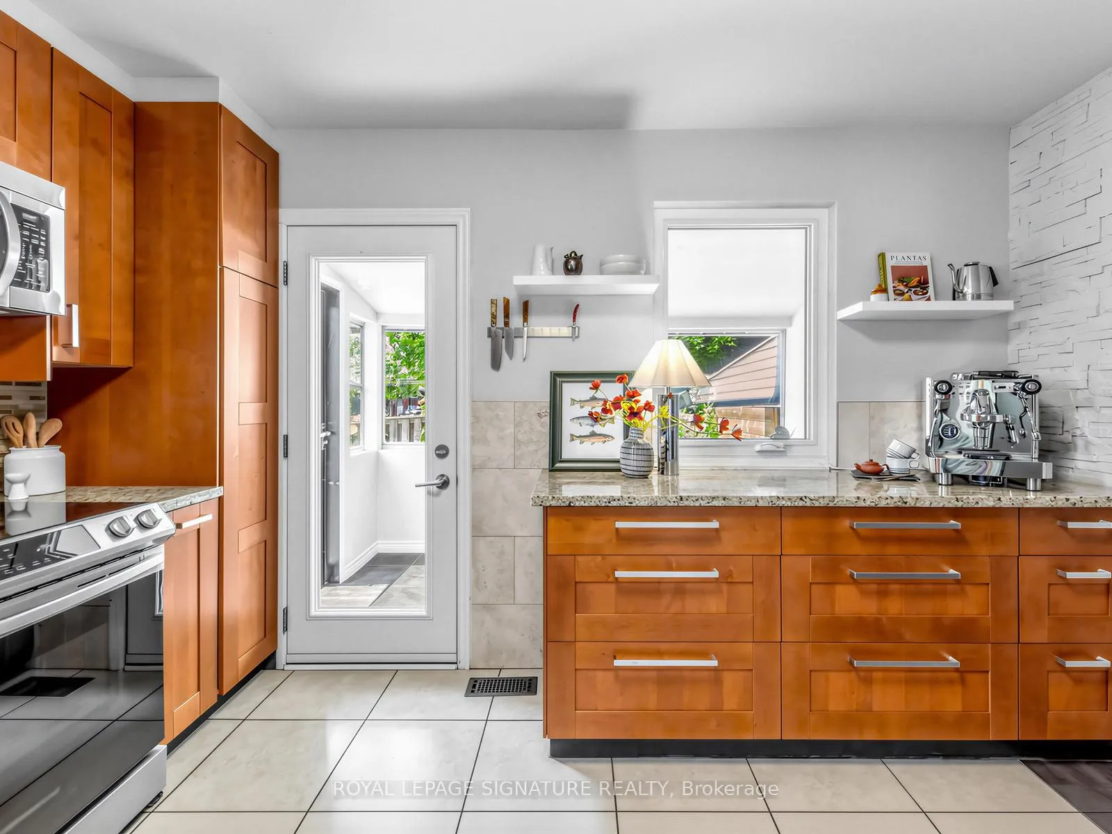 Photo 16 of 122 Donlands Avenue, Toronto, Danforth Village-East York — HOMEH