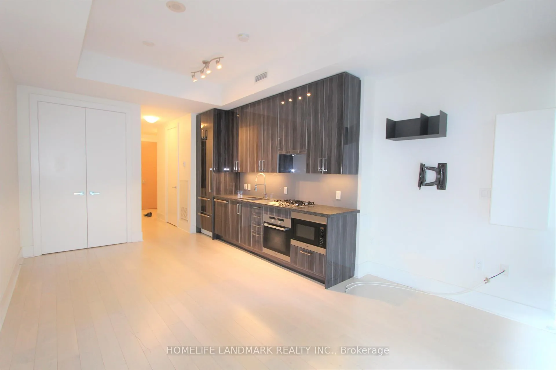 Photo 3 of Unit 1019, 29 Queens Quay E, Toronto, Waterfront Communities — HOMEH