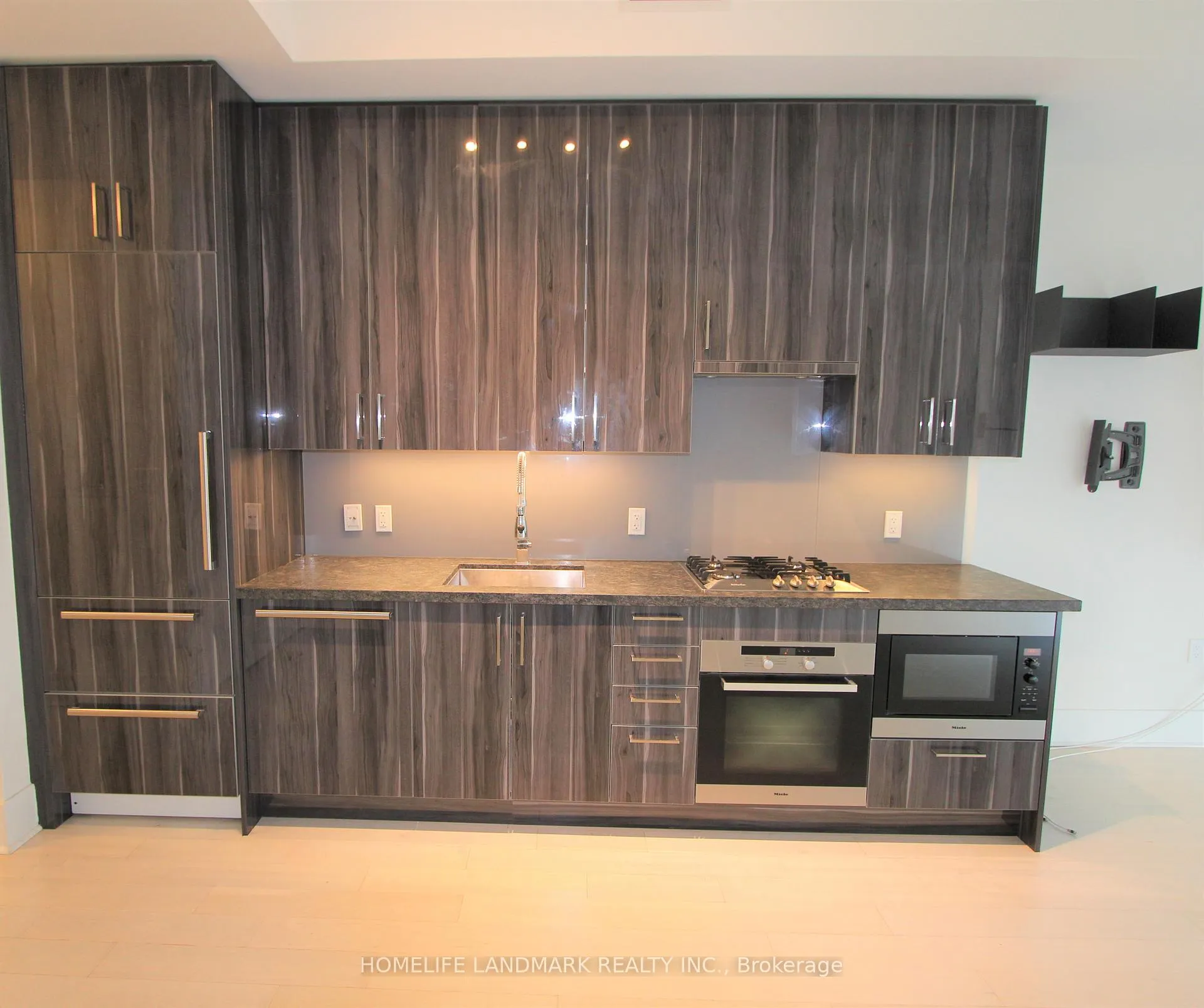 Photo 4 of Unit 1019, 29 Queens Quay E, Toronto, Waterfront Communities — HOMEH