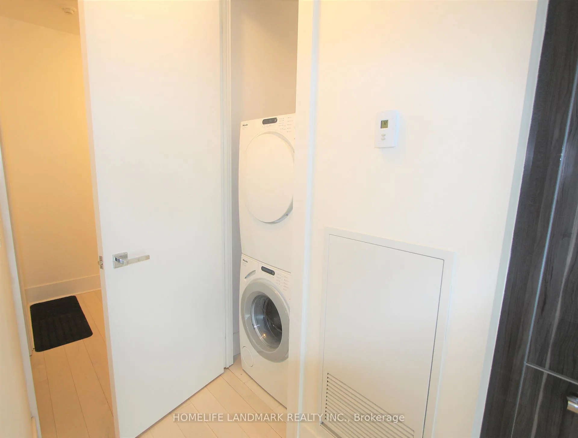 Photo 6 of Unit 1019, 29 Queens Quay E, Toronto, Waterfront Communities — HOMEH