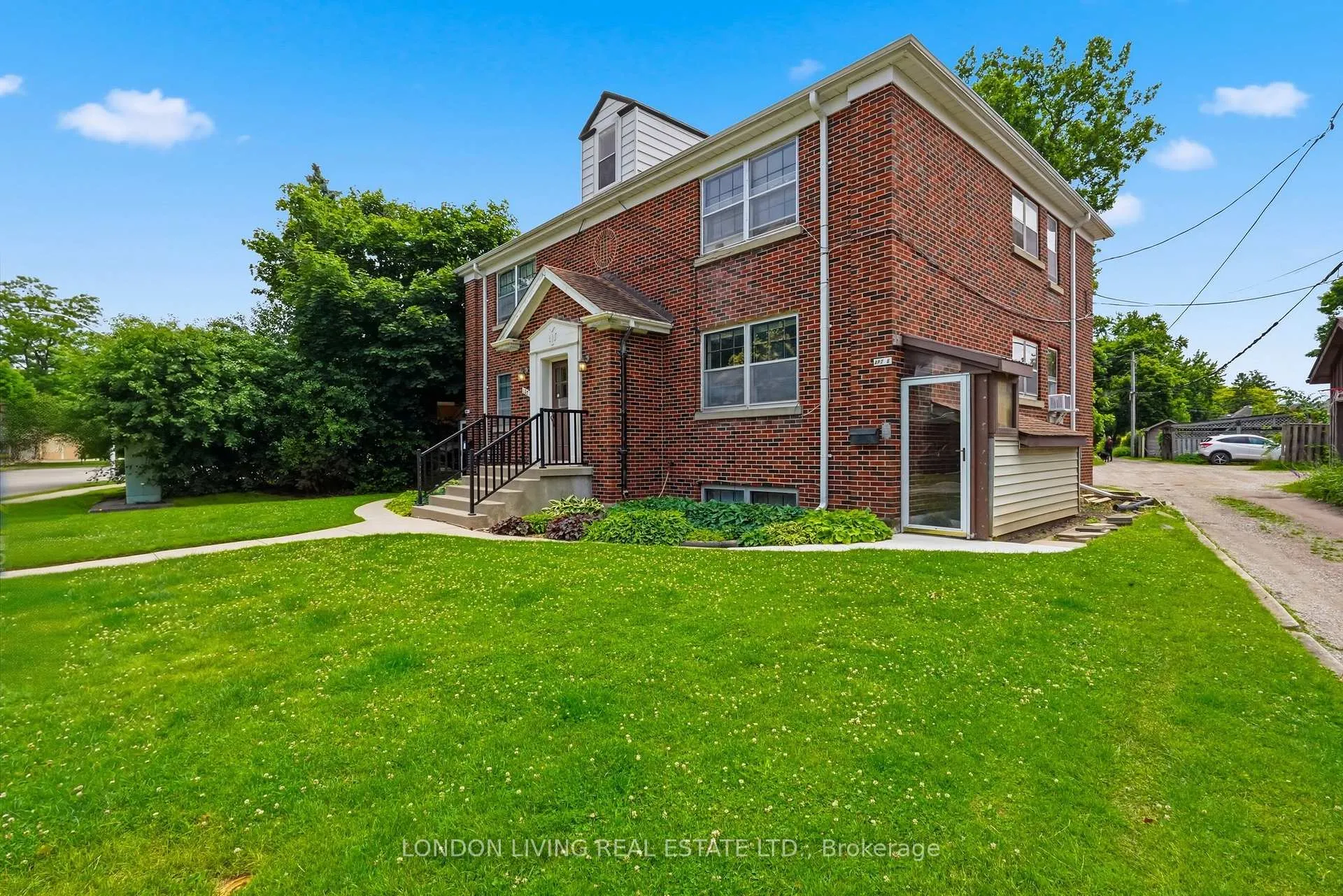 Photo 4 of 107 Windsor Crescent, London, South F — HOMEH