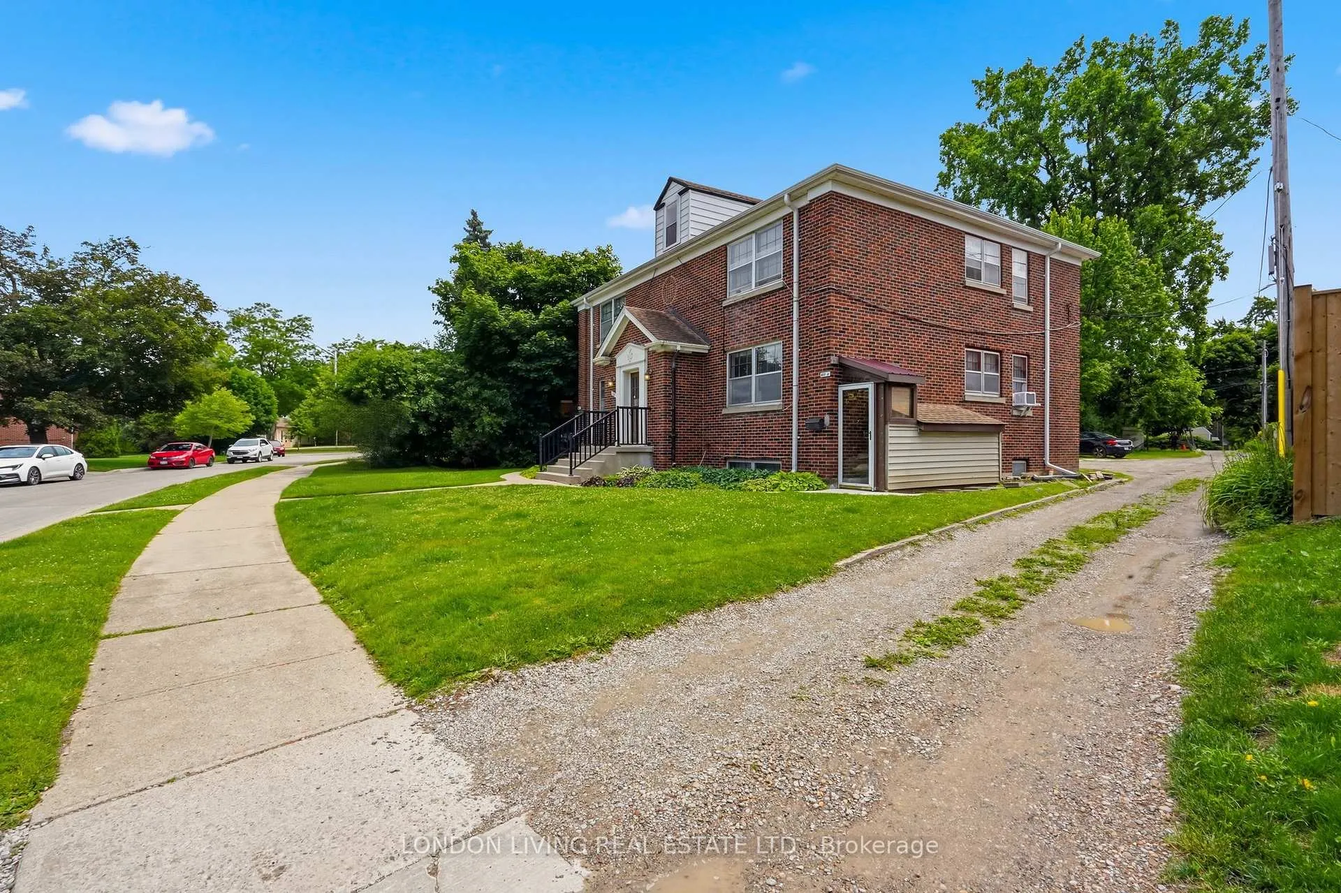 Photo 5 of 107 Windsor Crescent, London, South F — HOMEH