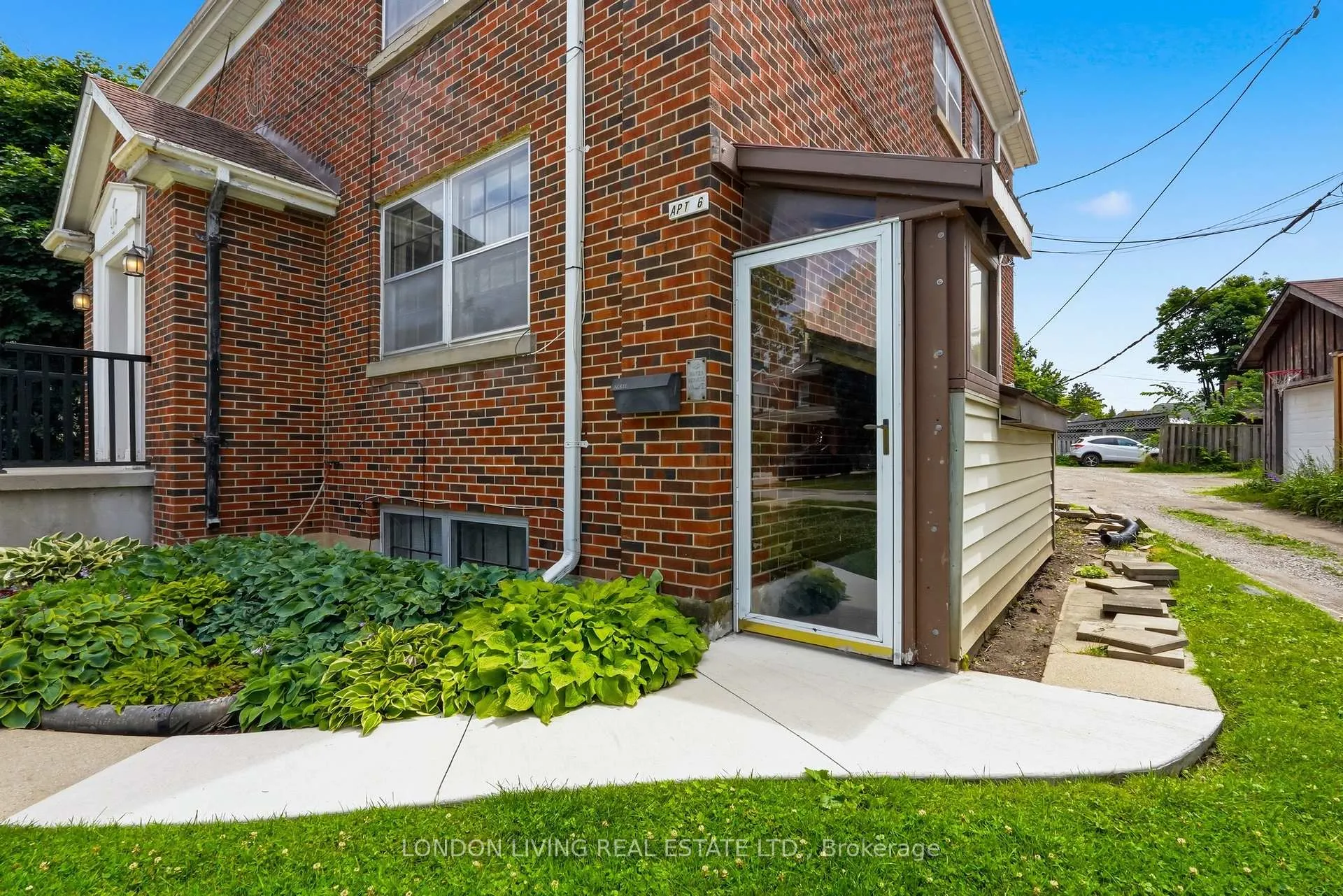 Photo 8 of 107 Windsor Crescent, London, South F — HOMEH