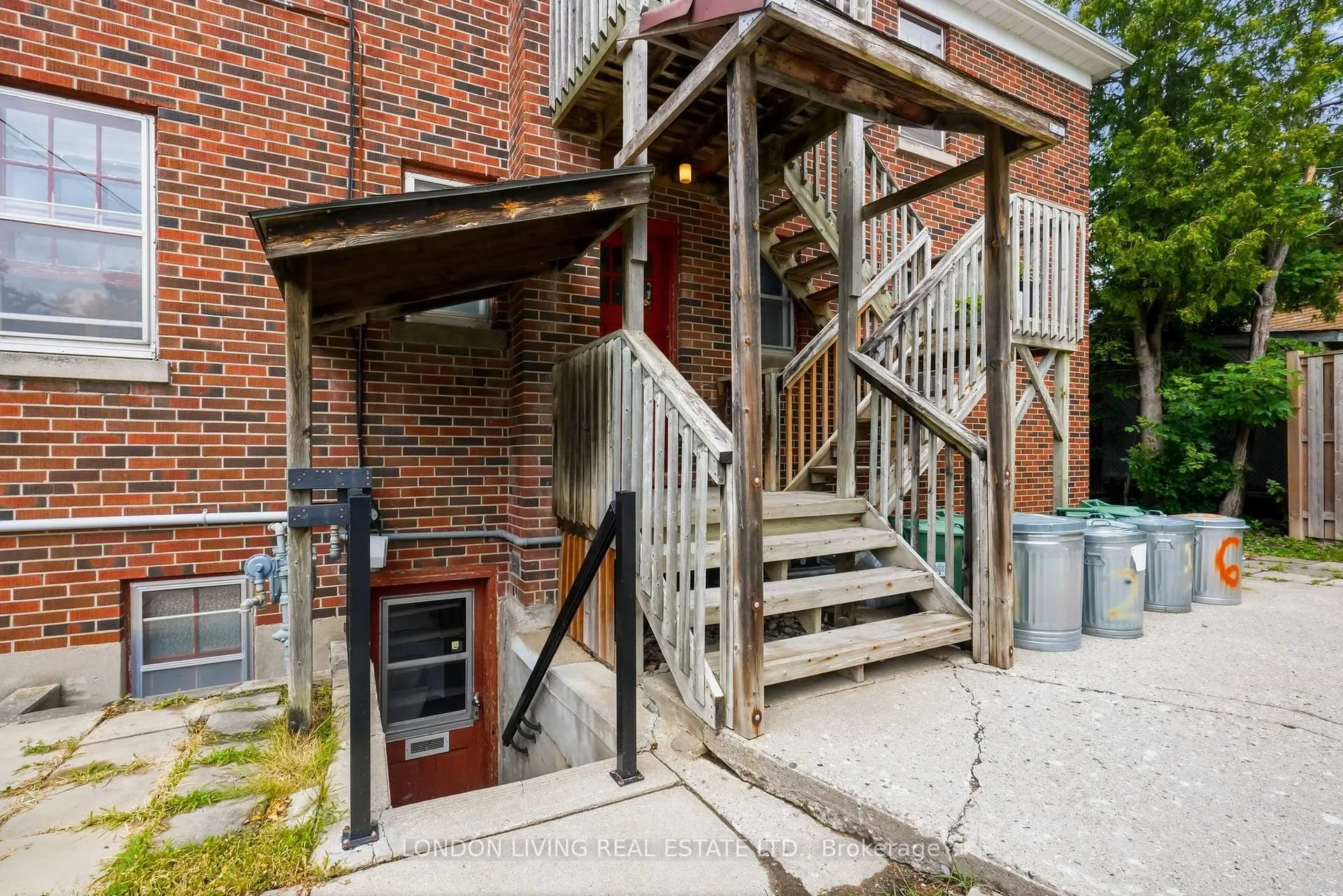 Photo 17 of 107 Windsor Crescent, London, South F — HOMEH
