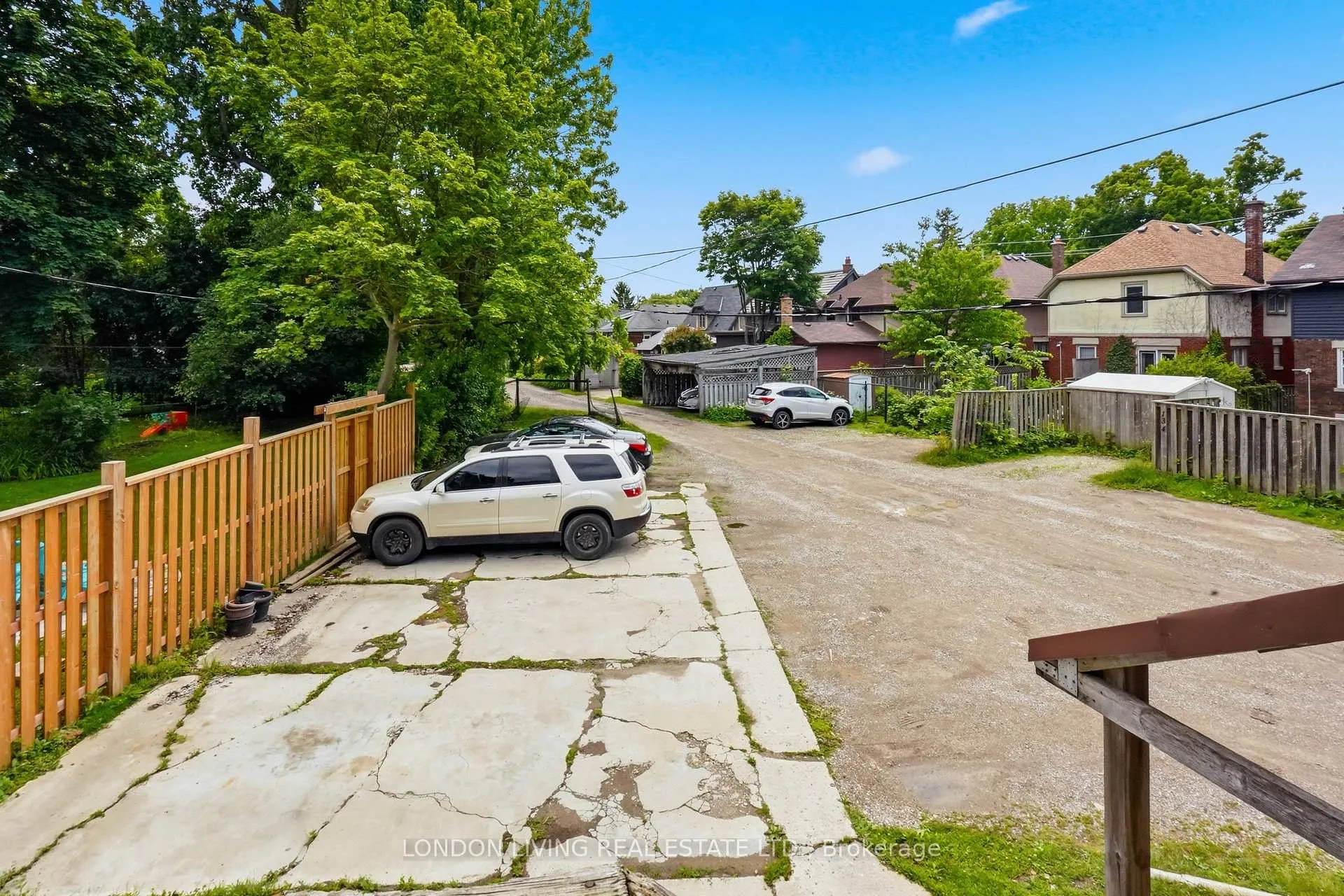 Photo 19 of 107 Windsor Crescent, London, South F — HOMEH