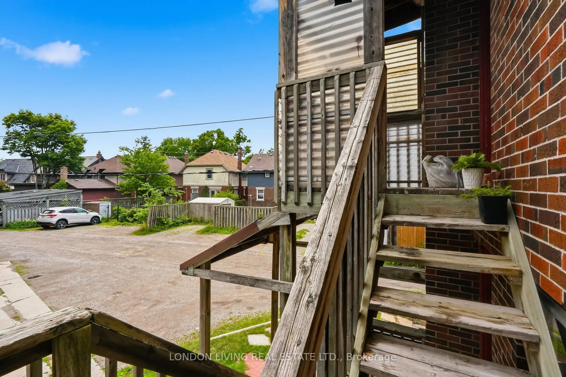 Photo 20 of 107 Windsor Crescent, London, South F — HOMEH