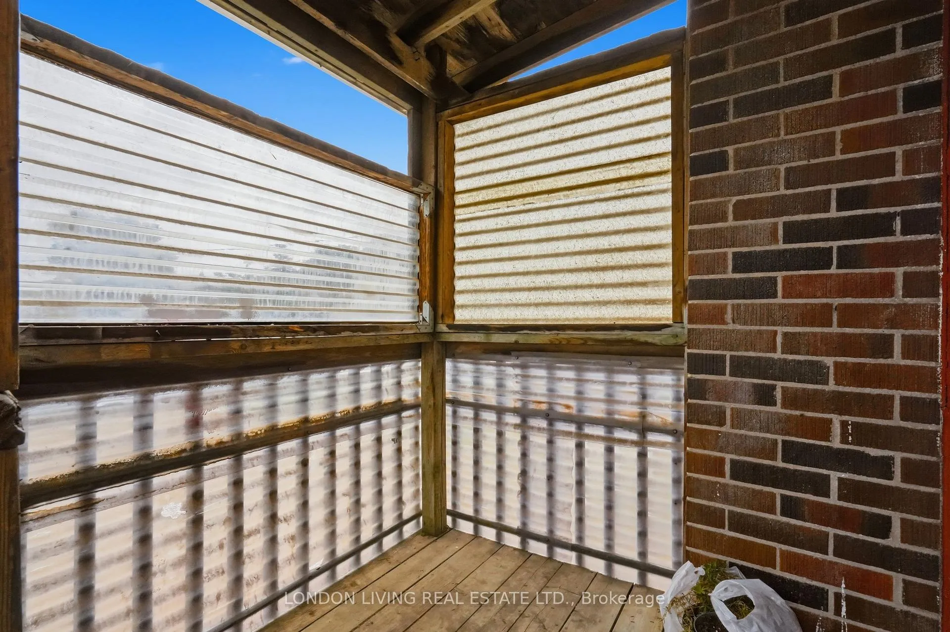 Photo 21 of 107 Windsor Crescent, London, South F — HOMEH