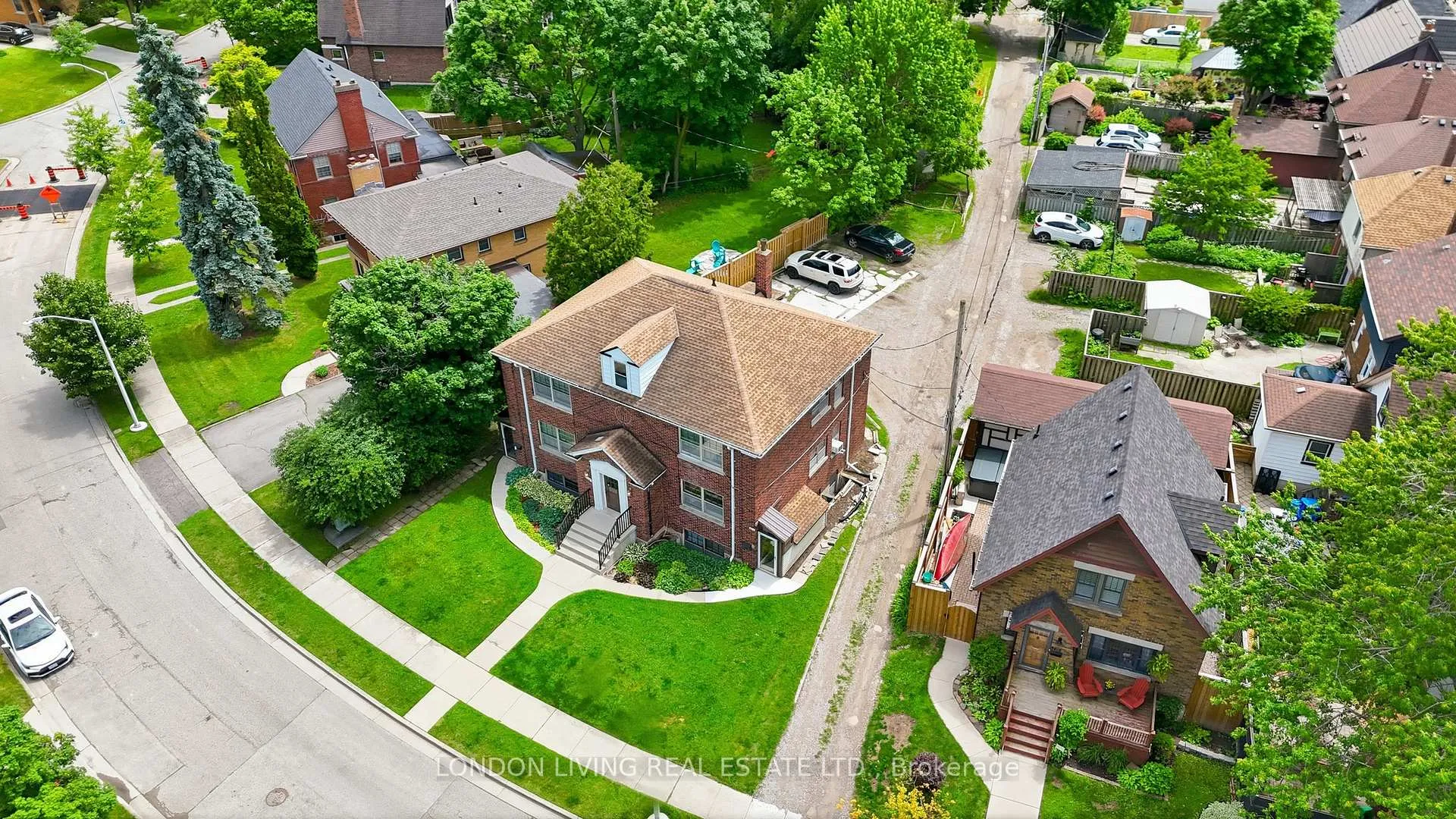 Photo 24 of 107 Windsor Crescent, London, South F — HOMEH