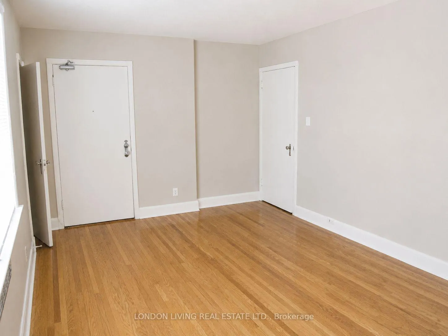 Photo 38 of 107 Windsor Crescent, London, South F — HOMEH