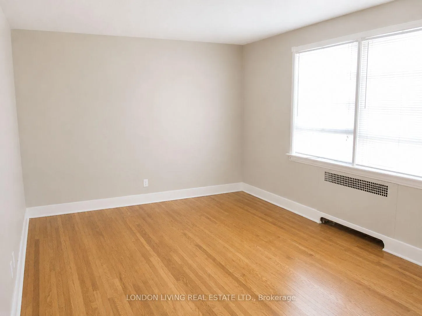 Photo 39 of 107 Windsor Crescent, London, South F — HOMEH