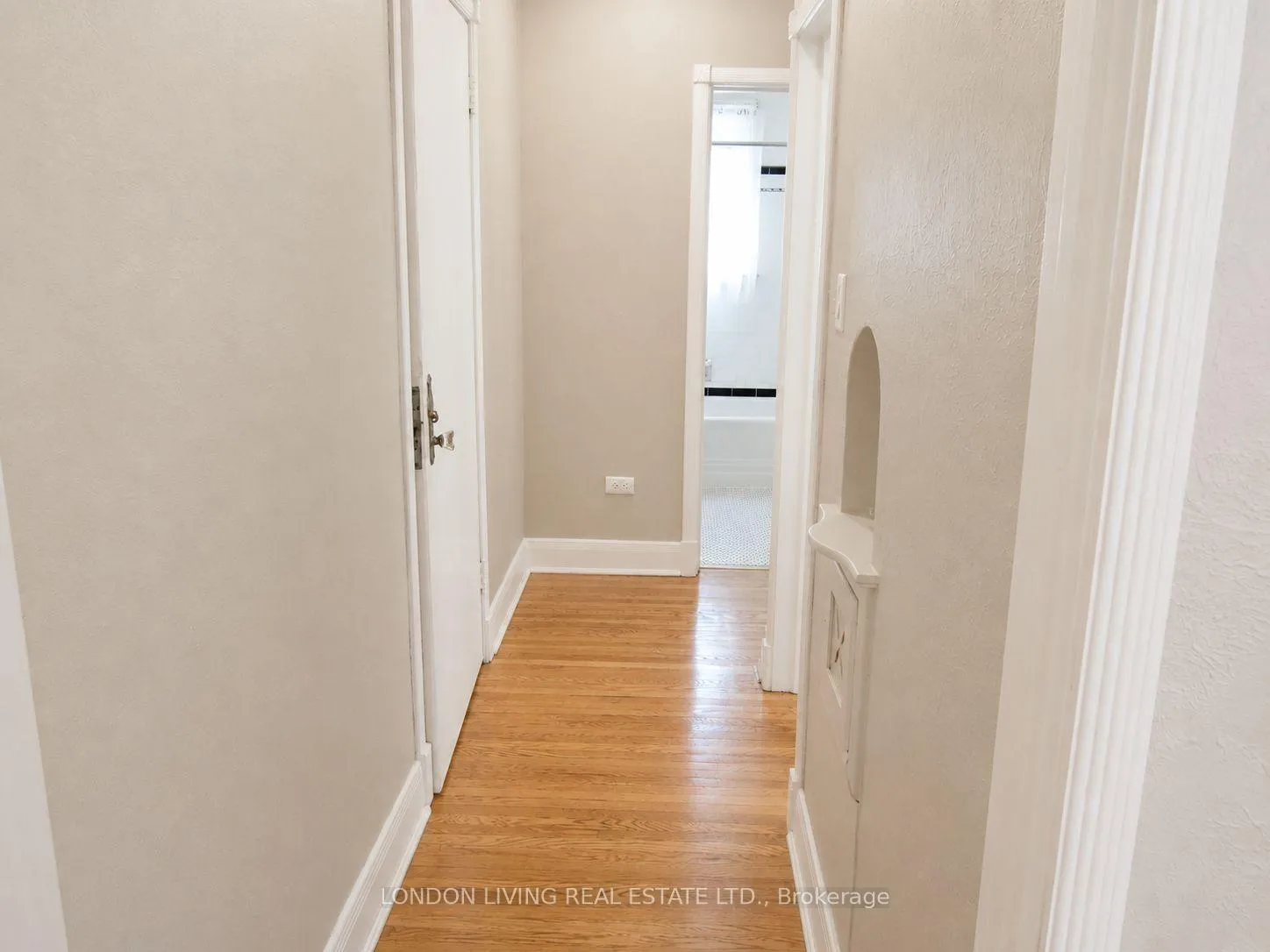Photo 40 of 107 Windsor Crescent, London, South F — HOMEH