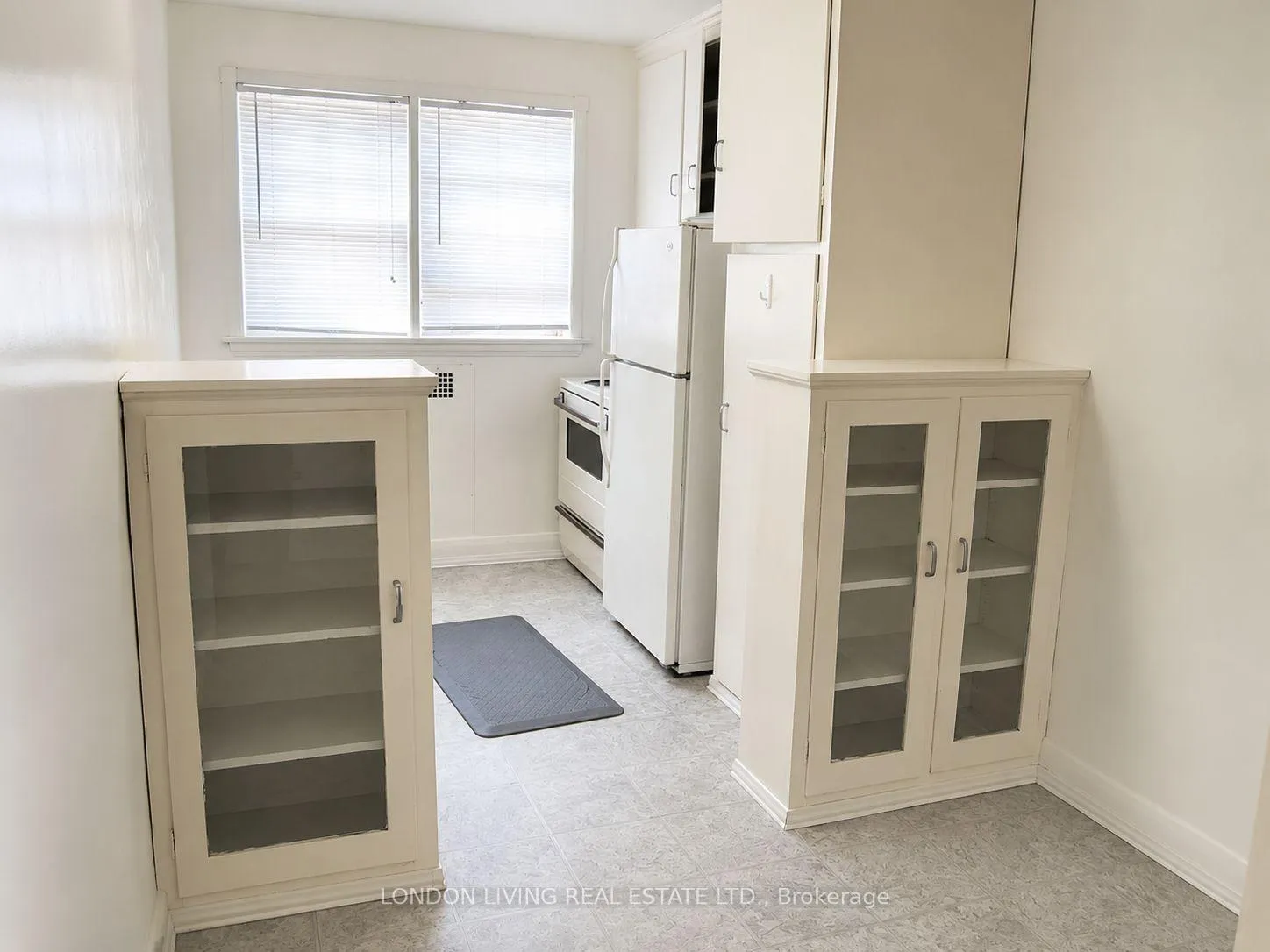 Photo 41 of 107 Windsor Crescent, London, South F — HOMEH