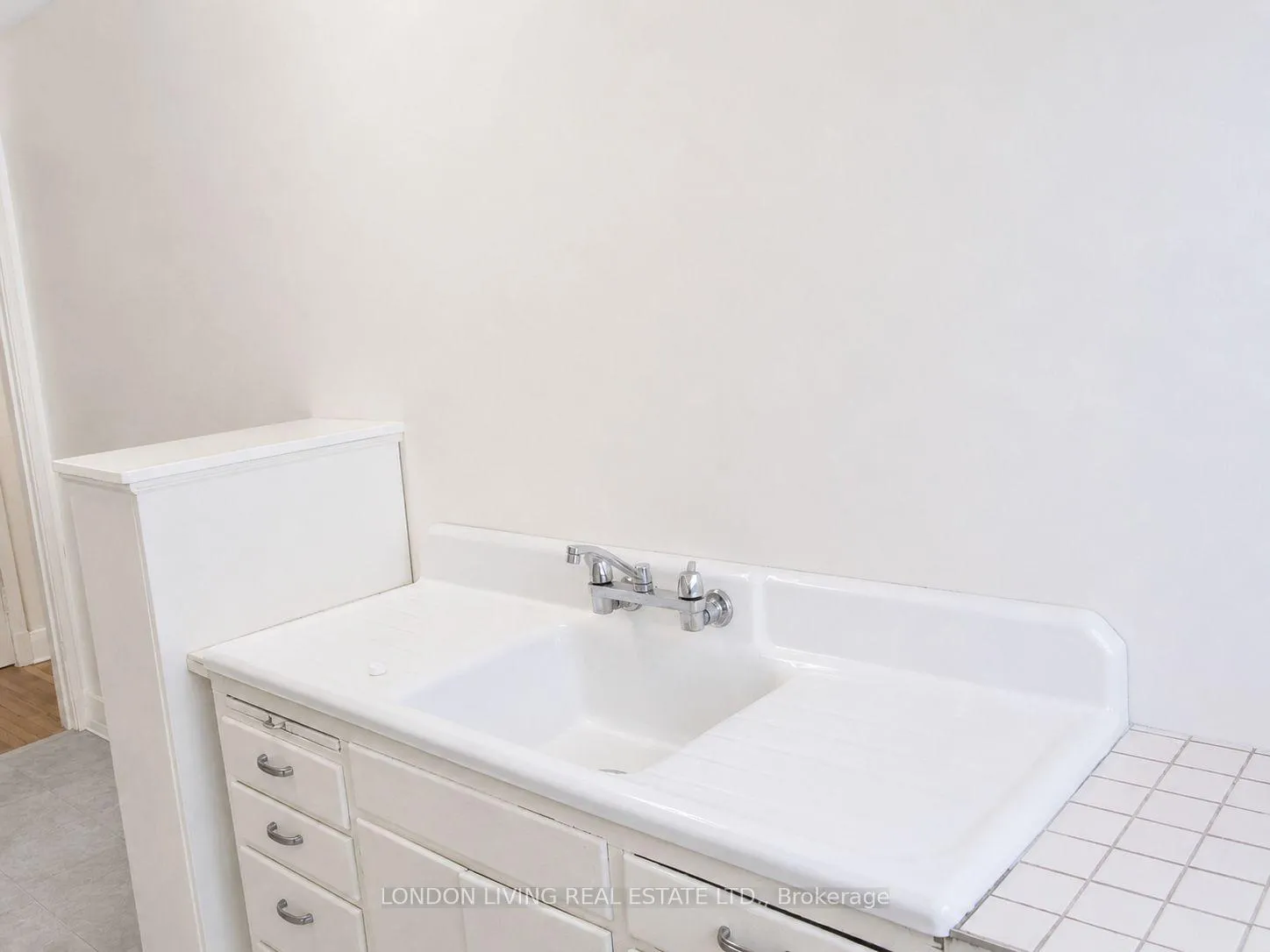 Photo 43 of 107 Windsor Crescent, London, South F — HOMEH