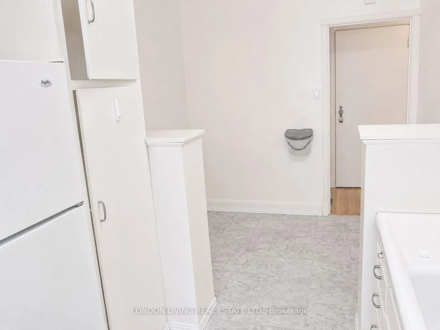 Photo 44 of 107 Windsor Crescent, London, South F — HOMEH
