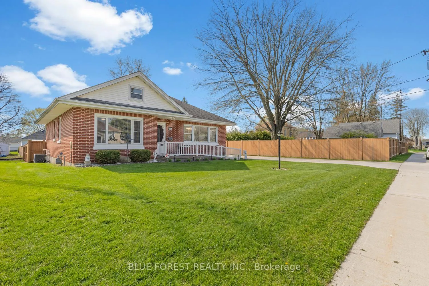 Photo 3 of 154 Chestnut Street, West Elgin, West Lorne — HOMEH