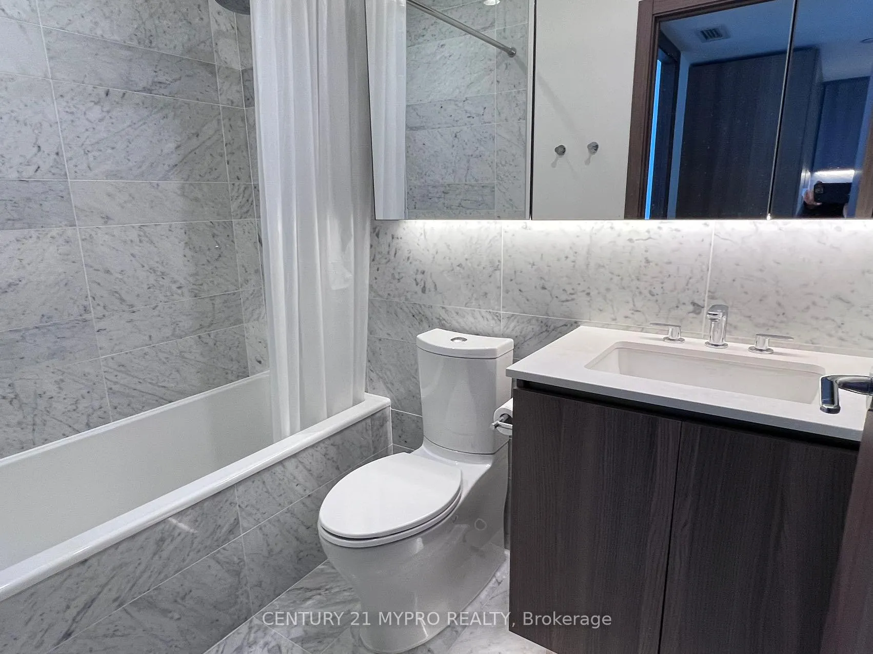 Photo 7 of Unit 3710, 17 Bathurst Street, Toronto, Waterfront Communities — HOMEH
