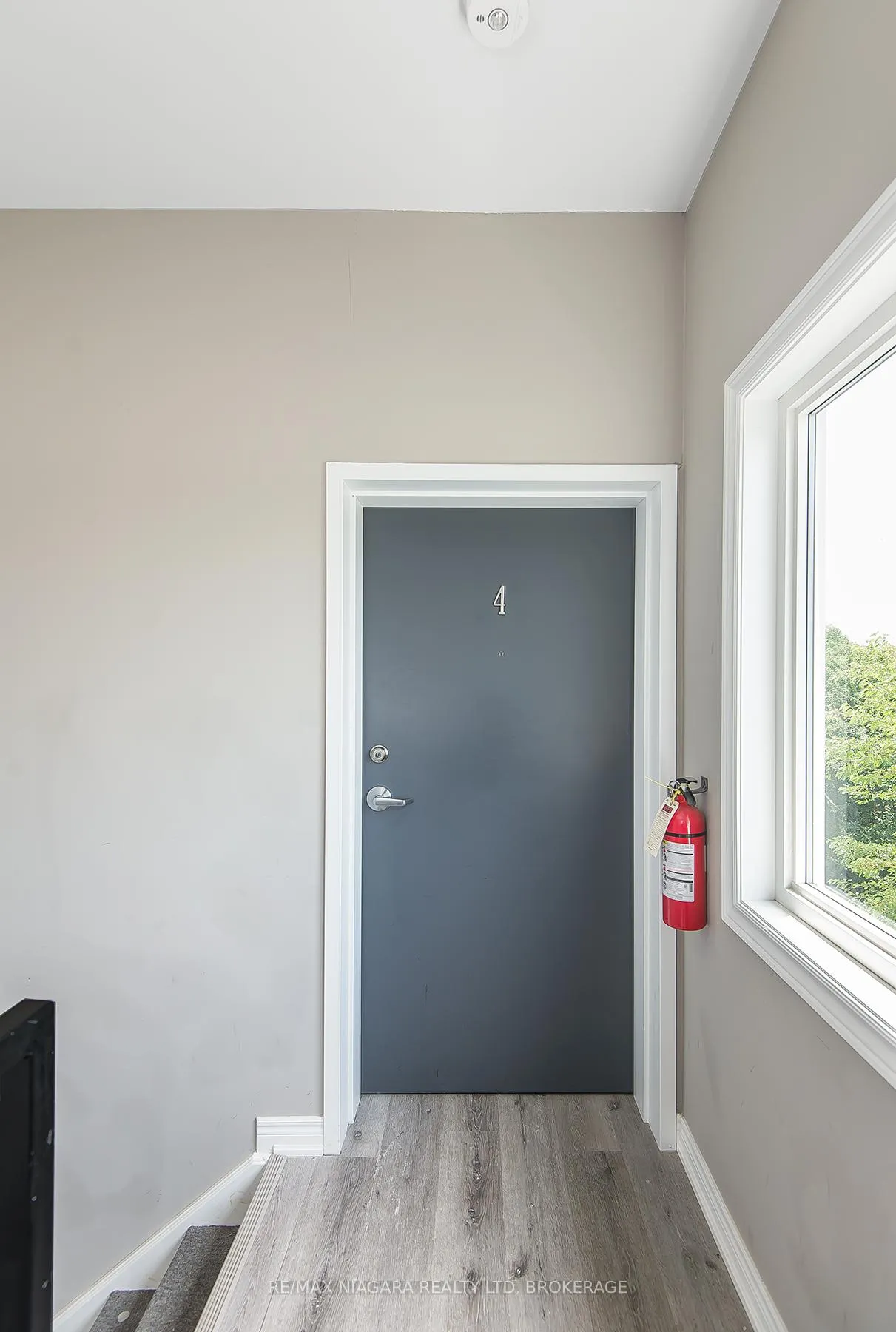 Photo 2 of 29 Afton Avenue, Welland, Lincoln/Crowland — HOMEH