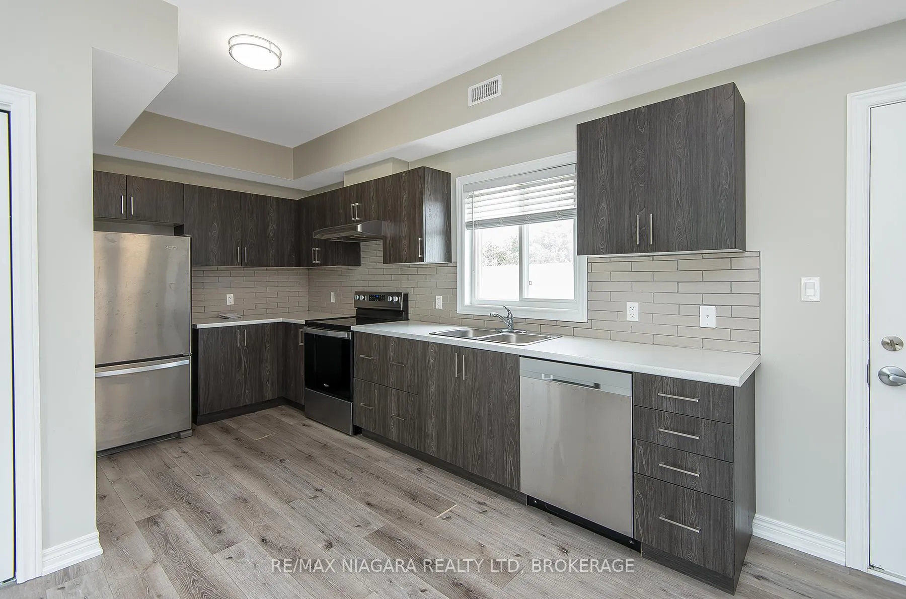 Photo 3 of 29 Afton Avenue, Welland, Lincoln/Crowland — HOMEH