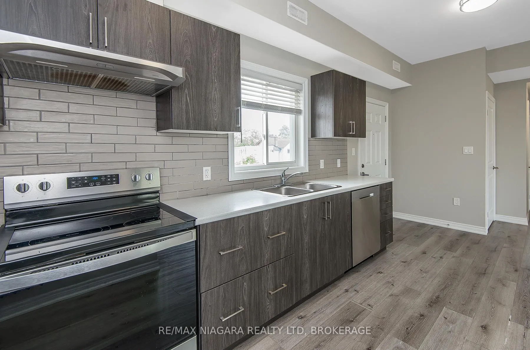 Photo 4 of 29 Afton Avenue, Welland, Lincoln/Crowland — HOMEH