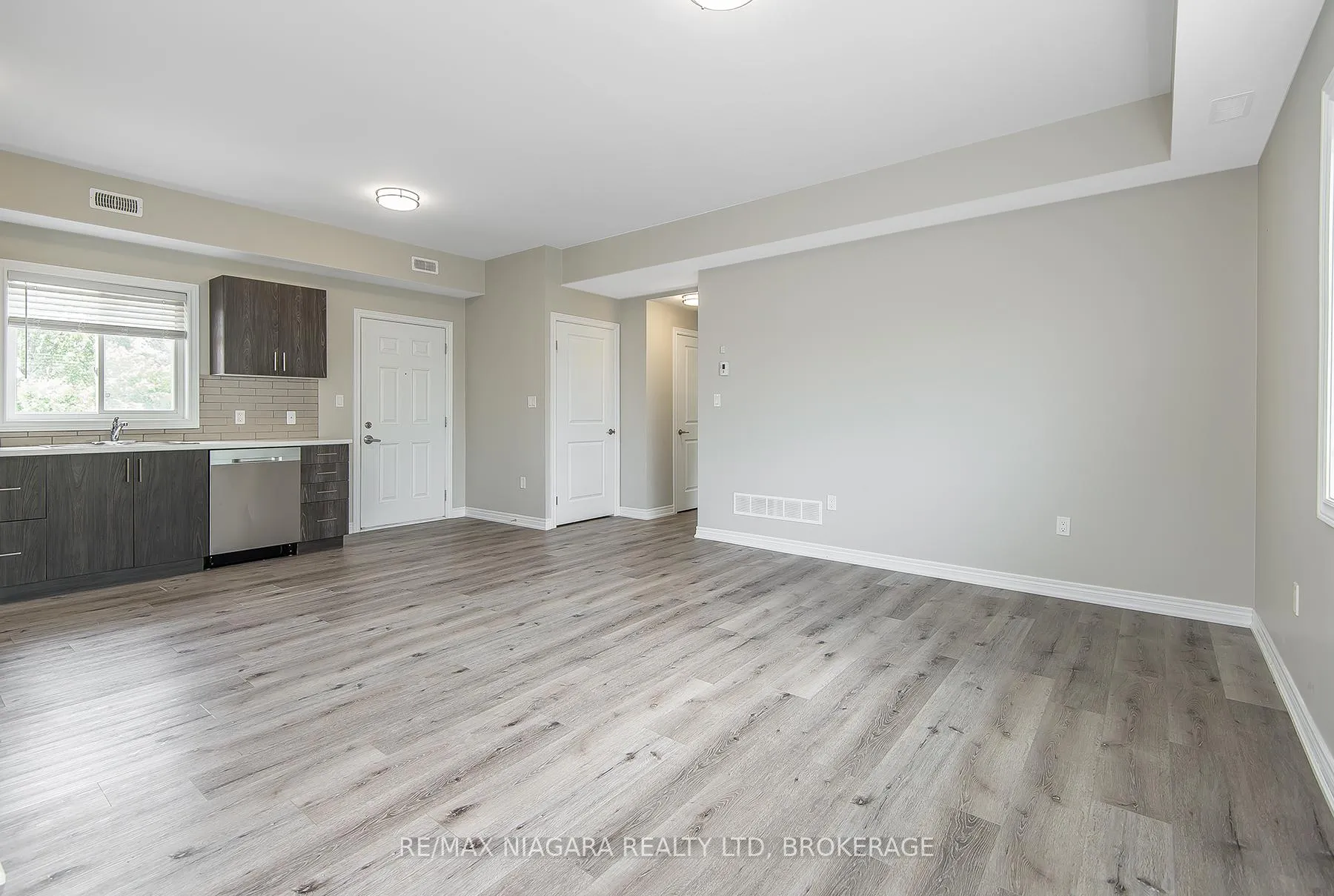 Photo 5 of 29 Afton Avenue, Welland, Lincoln/Crowland — HOMEH