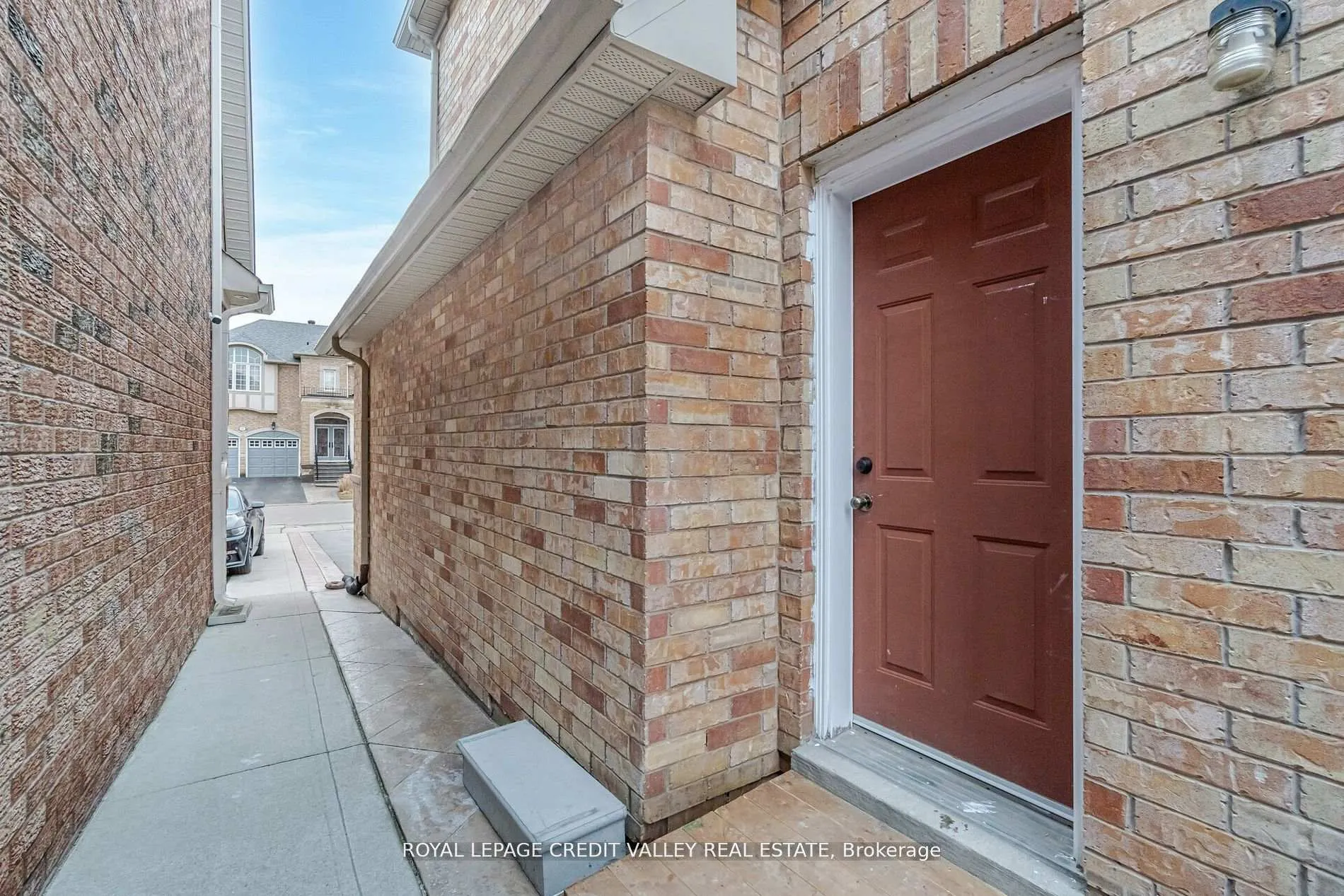 Photo 7 of 18 Trailhead Crescent, Brampton, Sandringham-Wellington — HOMEH