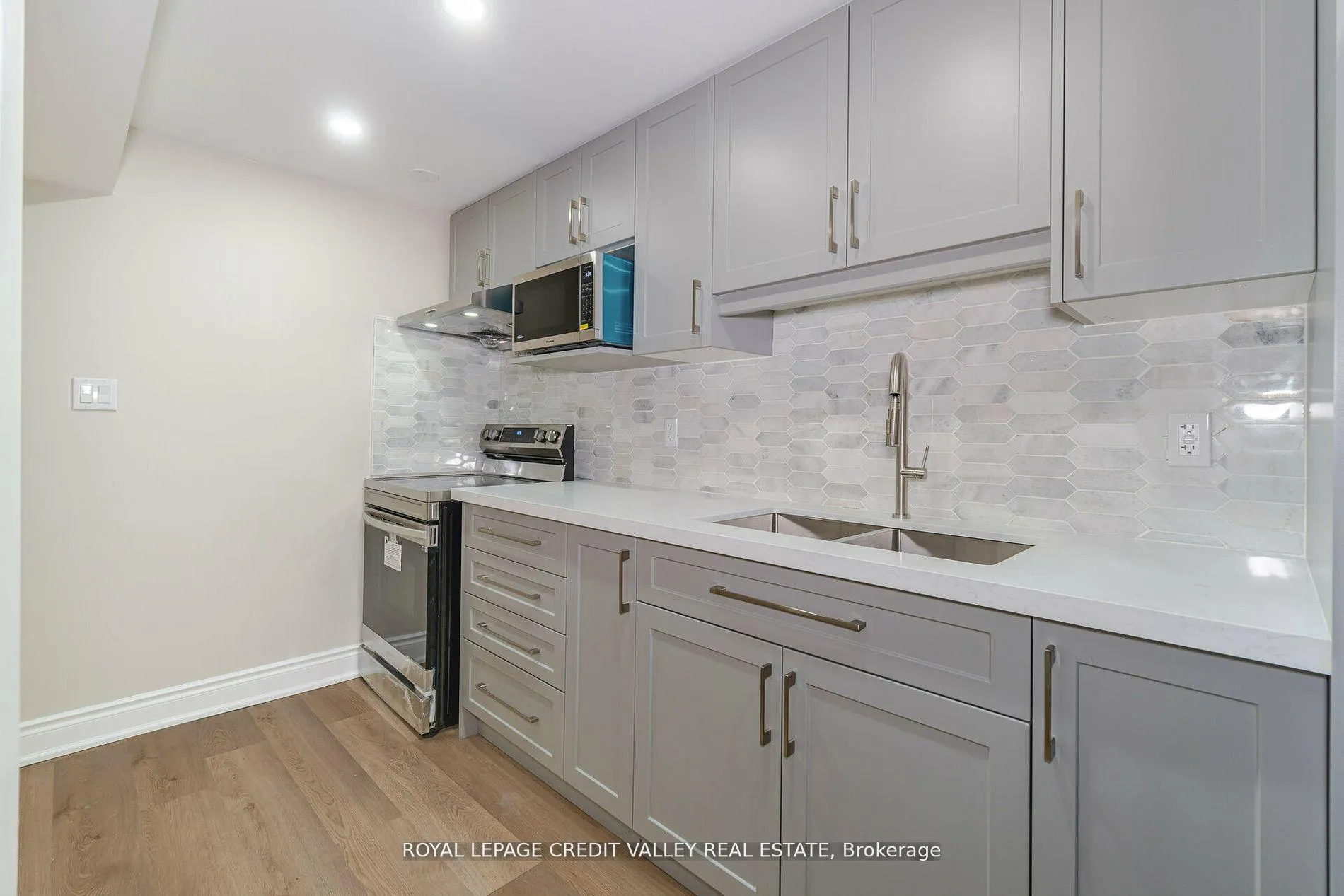 Photo 12 of 18 Trailhead Crescent, Brampton, Sandringham-Wellington — HOMEH