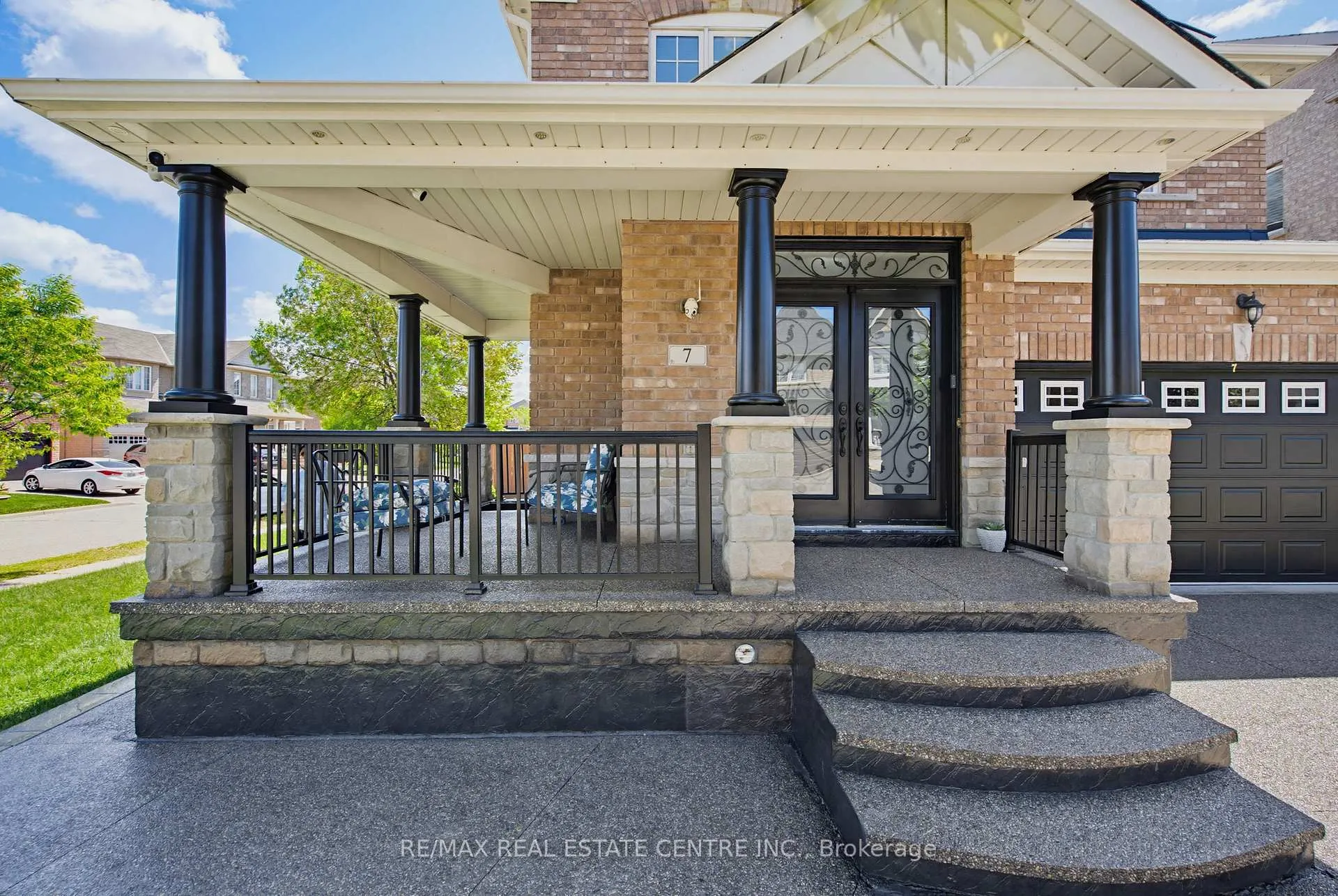 Photo 3 of 7 Resserville Street, Brampton, Sandringham-Wellington — HOMEH