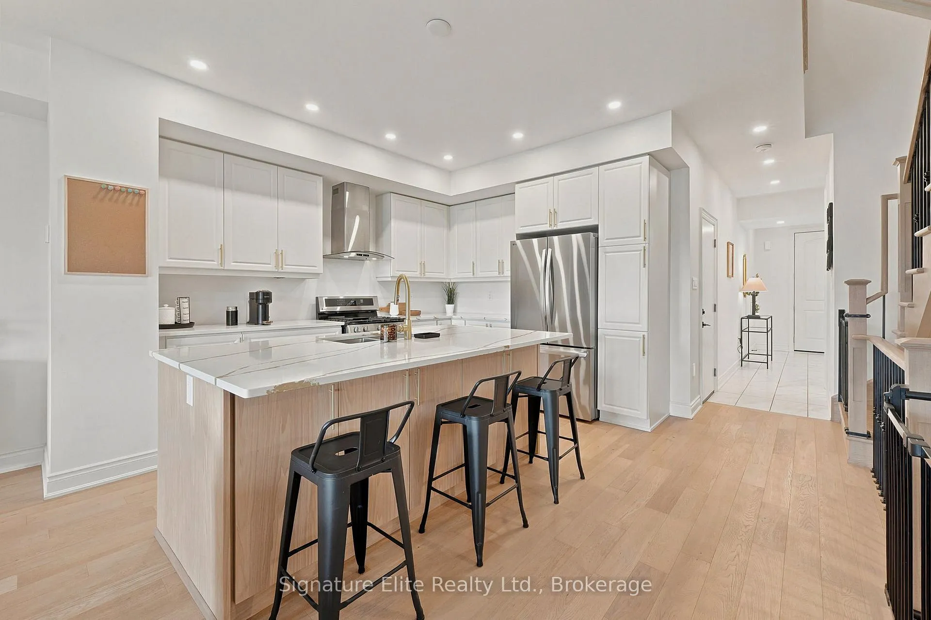 Photo 5 of 12 Kiernan Crescent N, New Tecumseth, Alliston — HOMEH